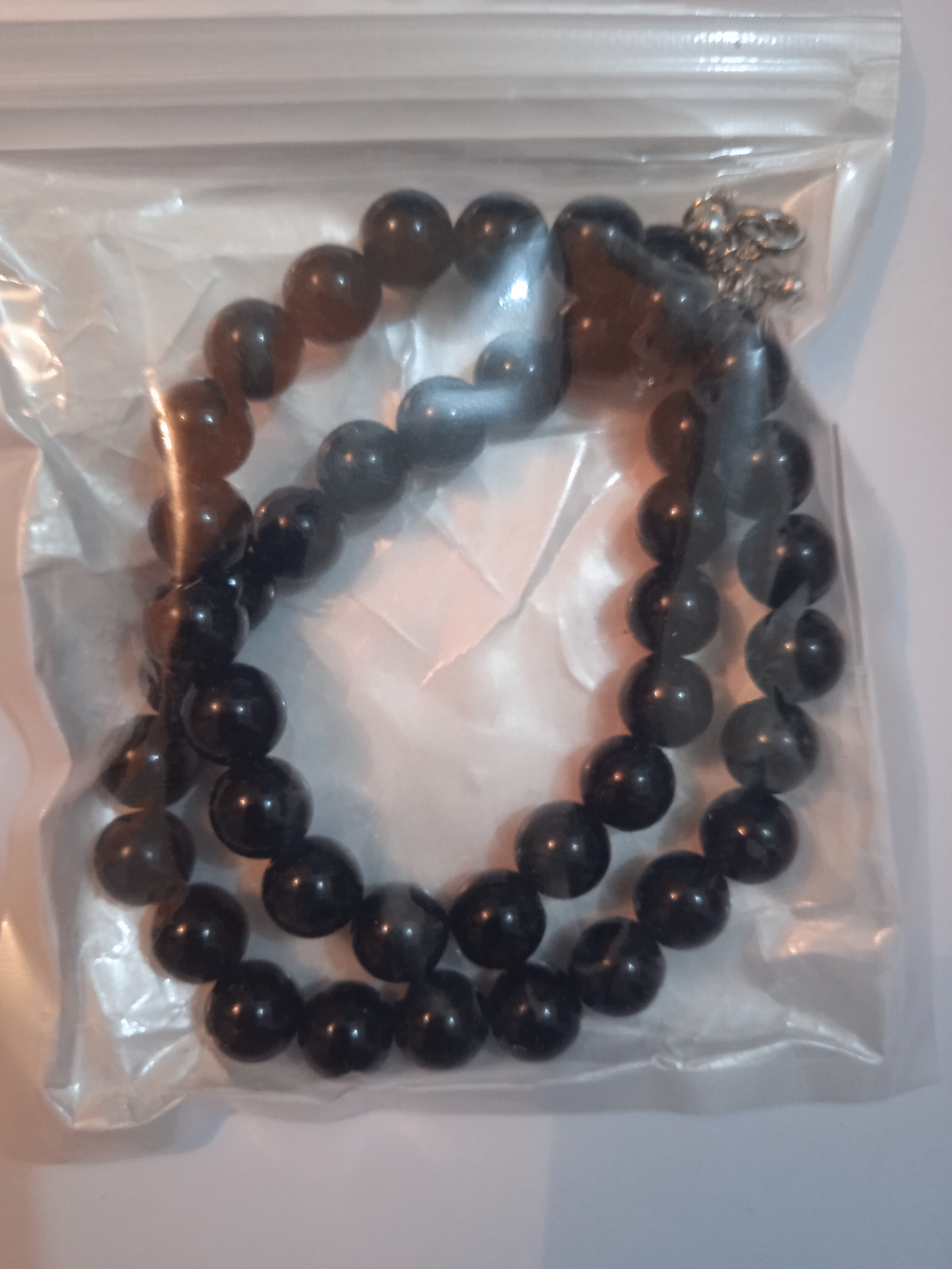 Collier Femme Noir Acier — Style Tendance & Chic Moderne