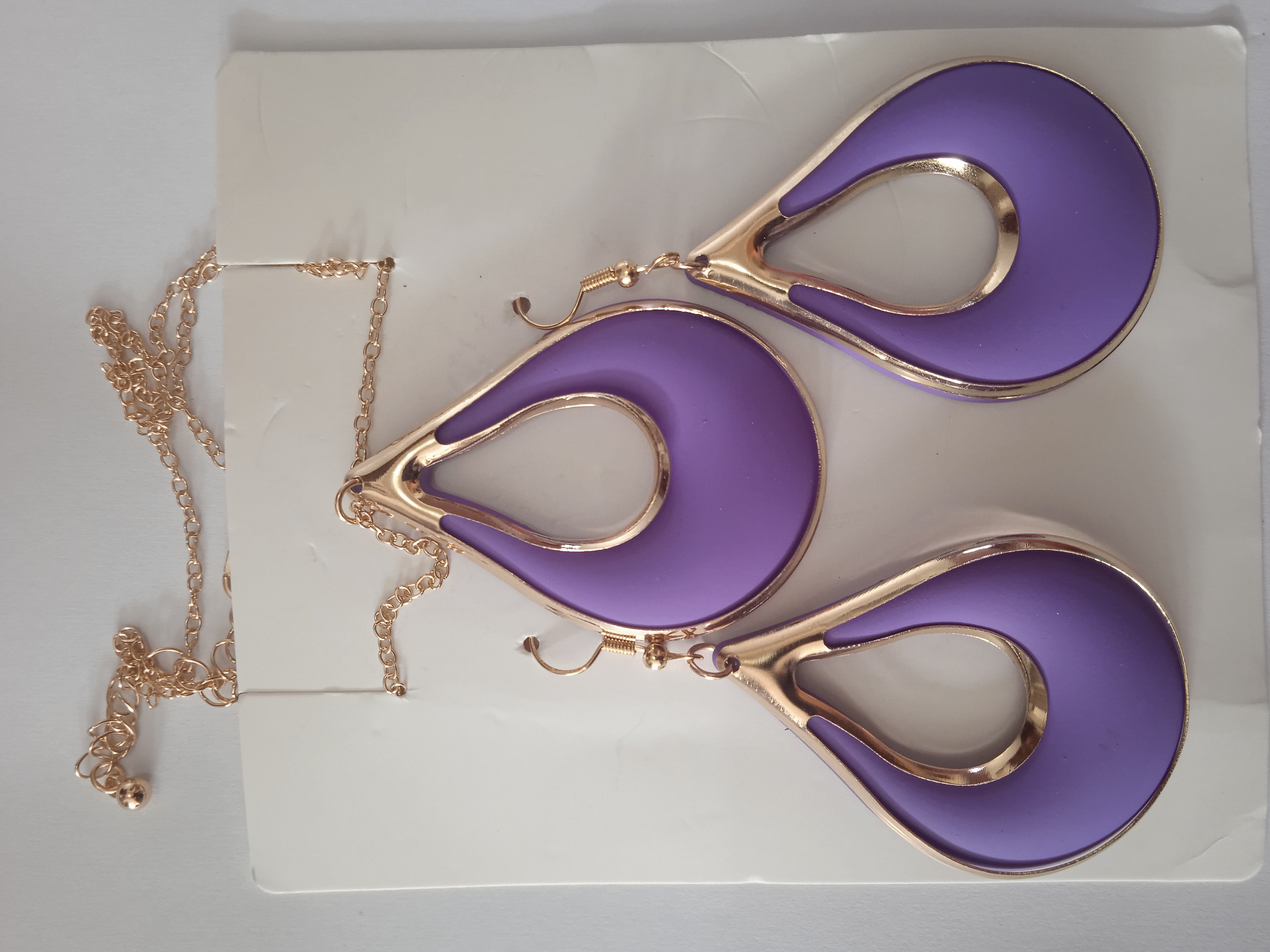 the women's chain set