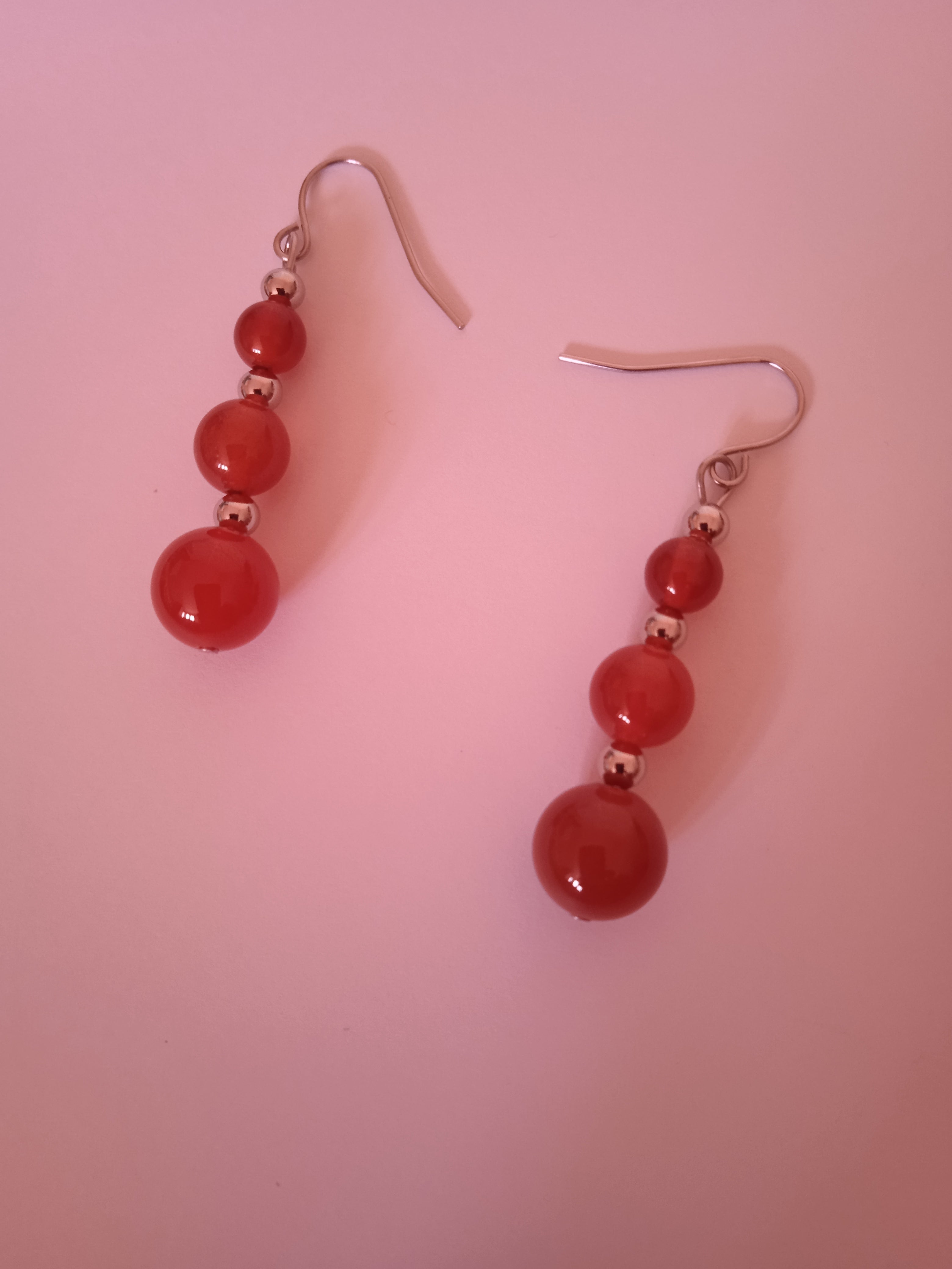 boucle d'oreille femme boule rouge acier
