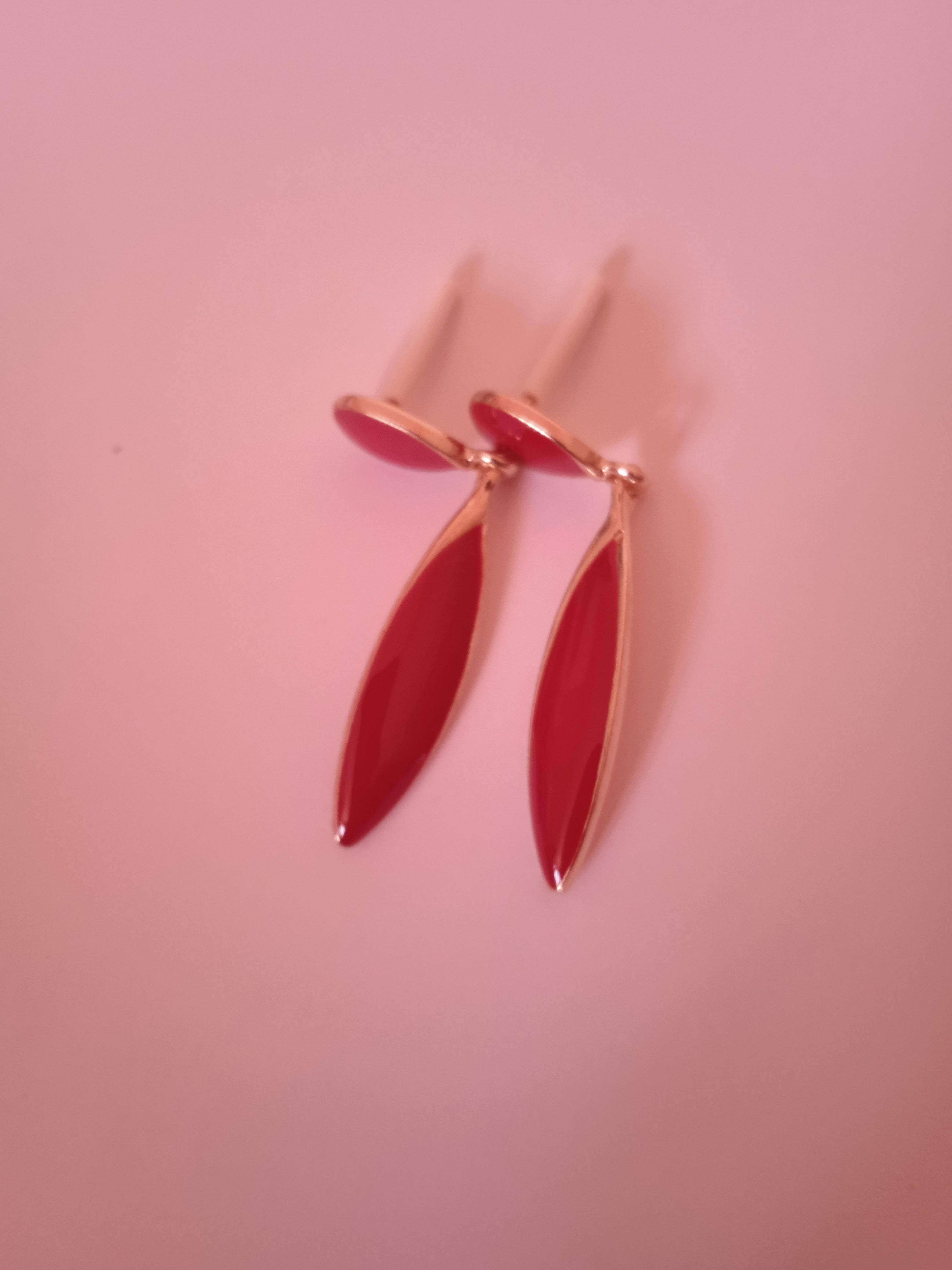 boucle d'oreille femme moderne rouge acier doré