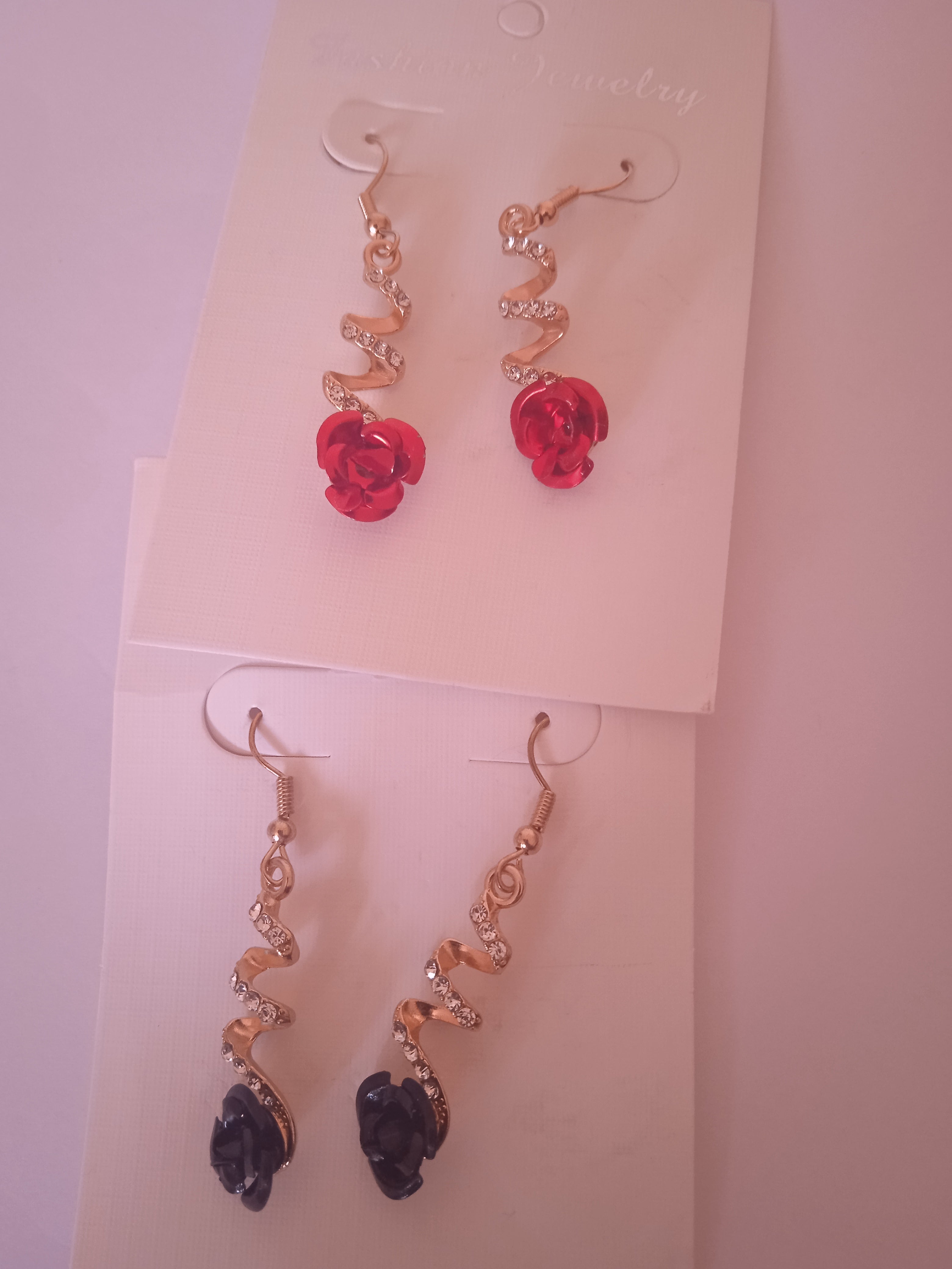 boucle d'oreille femme chic stylé aux choix de couleur floral acier or plaqué