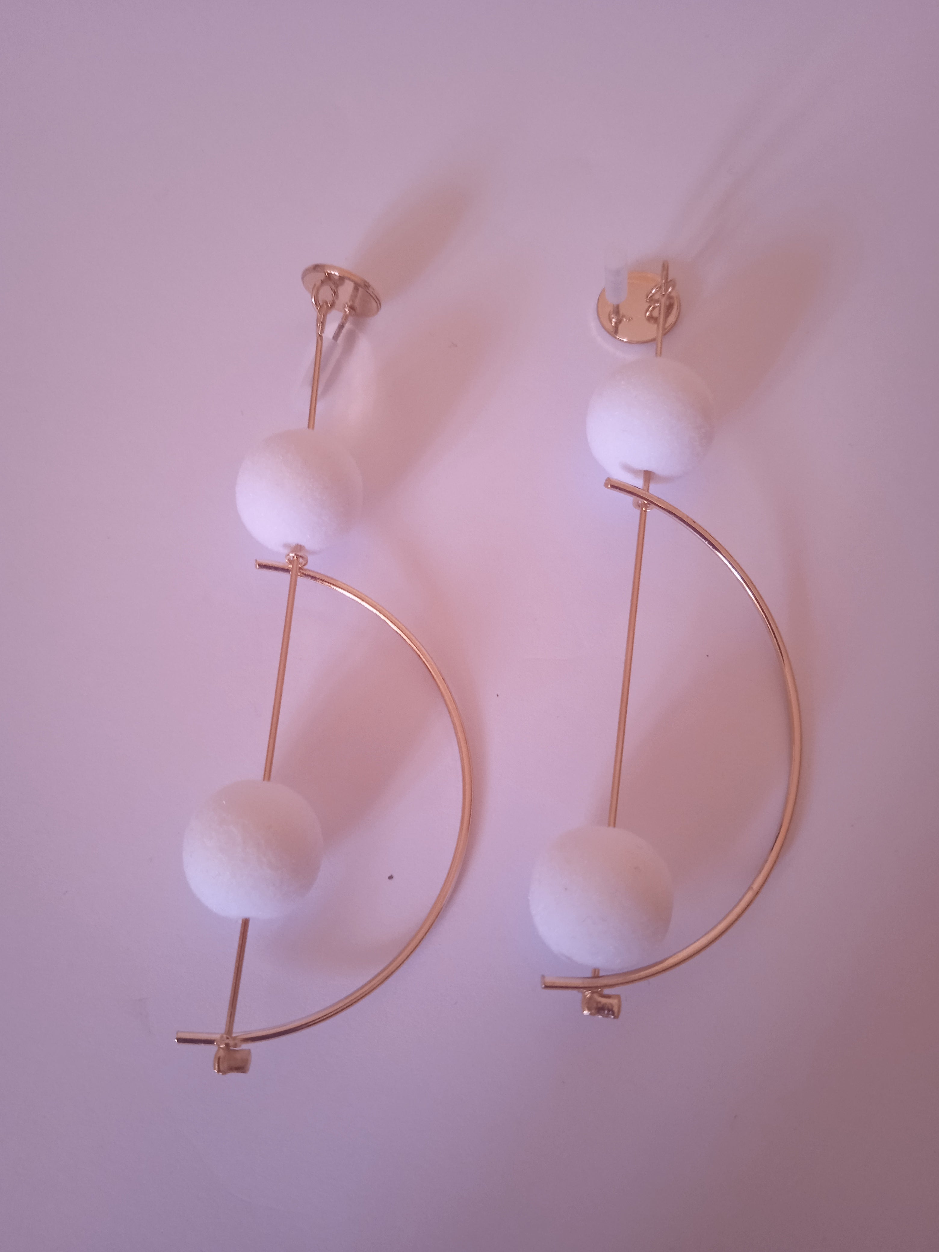 boucle d'oreille femme stylé chic boule de neige blanc acier or plaqué