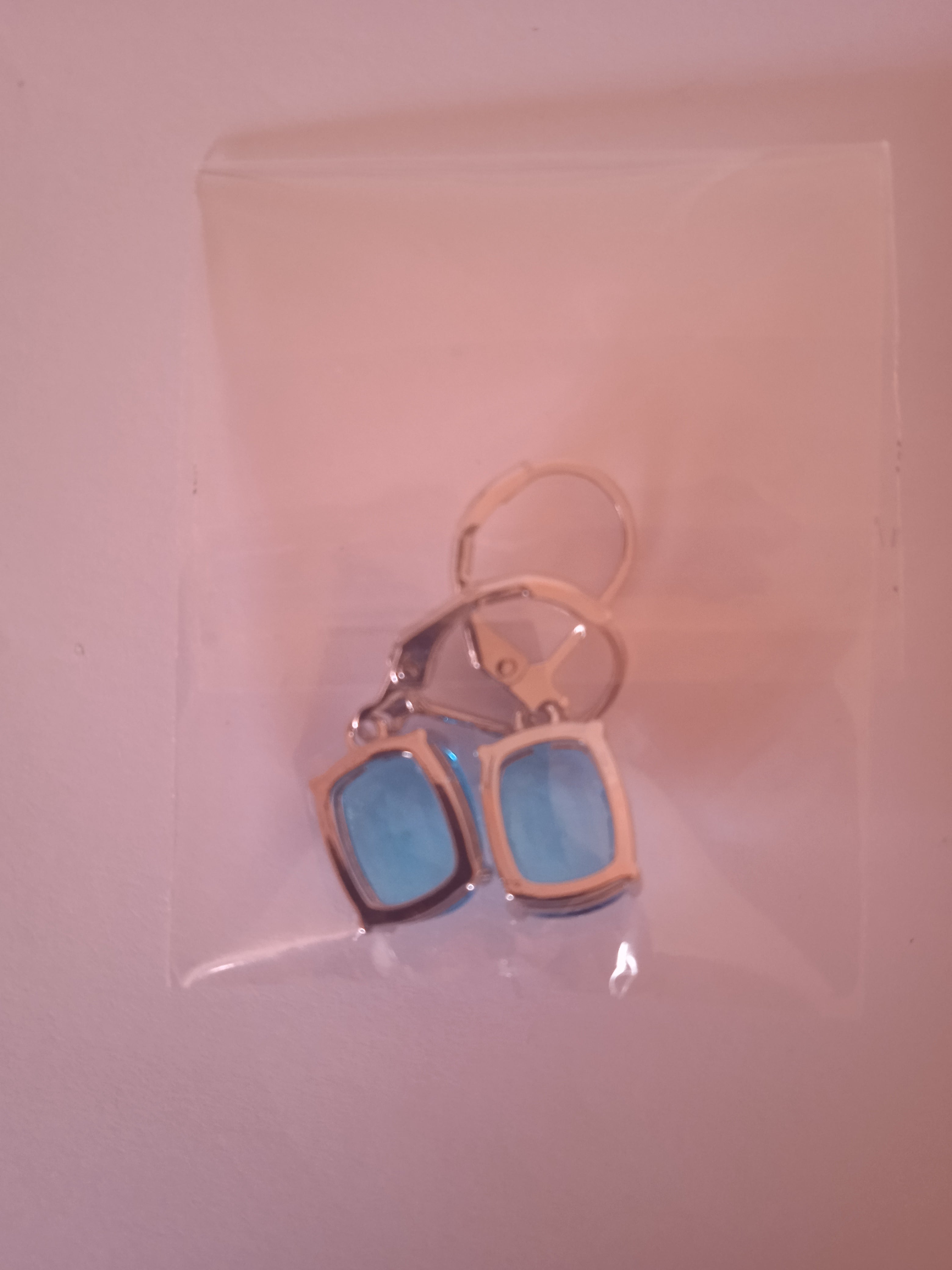 boucle d'oreille femme chic élégante bleu acier