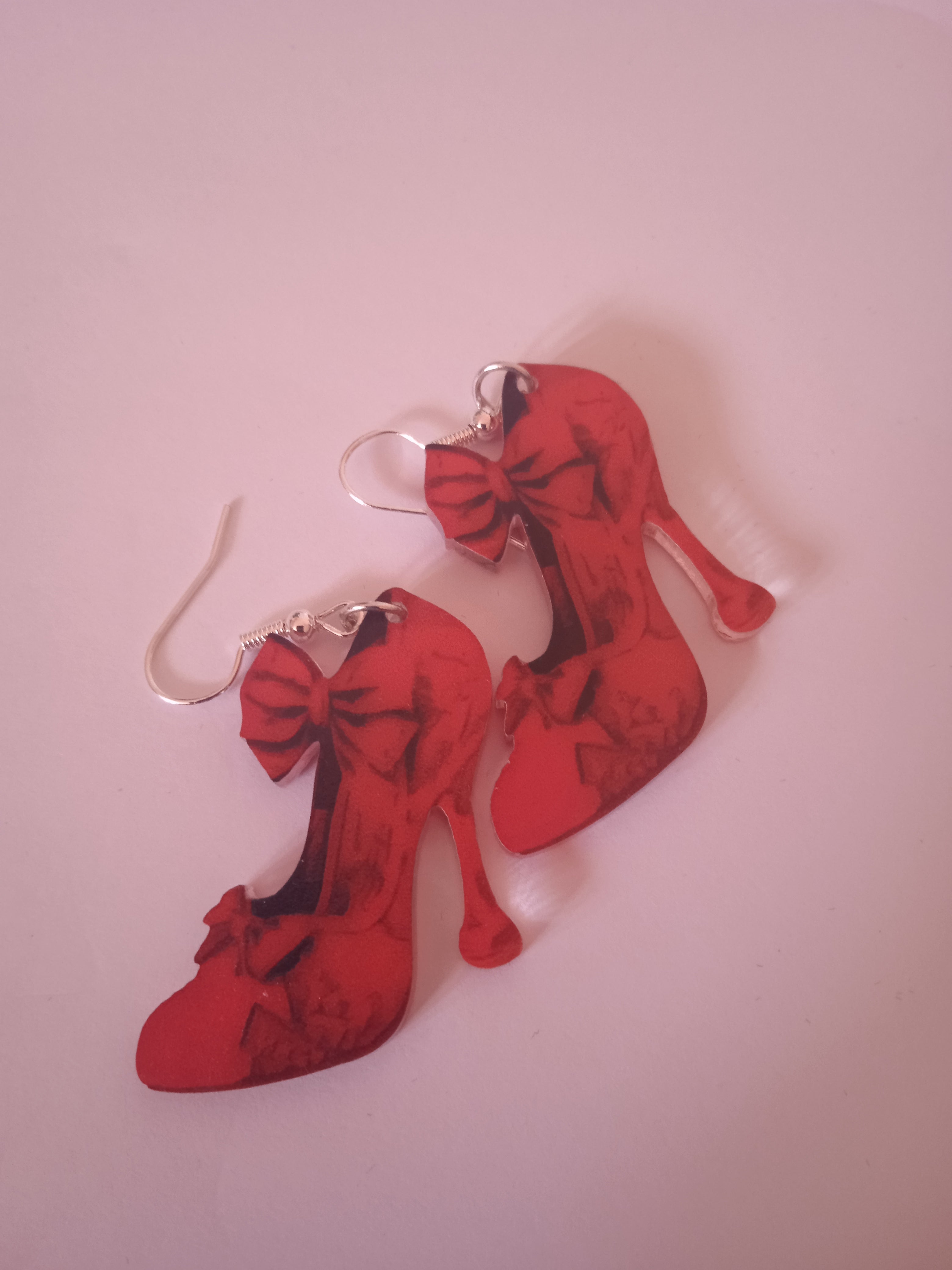 boucle d'oreille femme chic élégante talon rouge