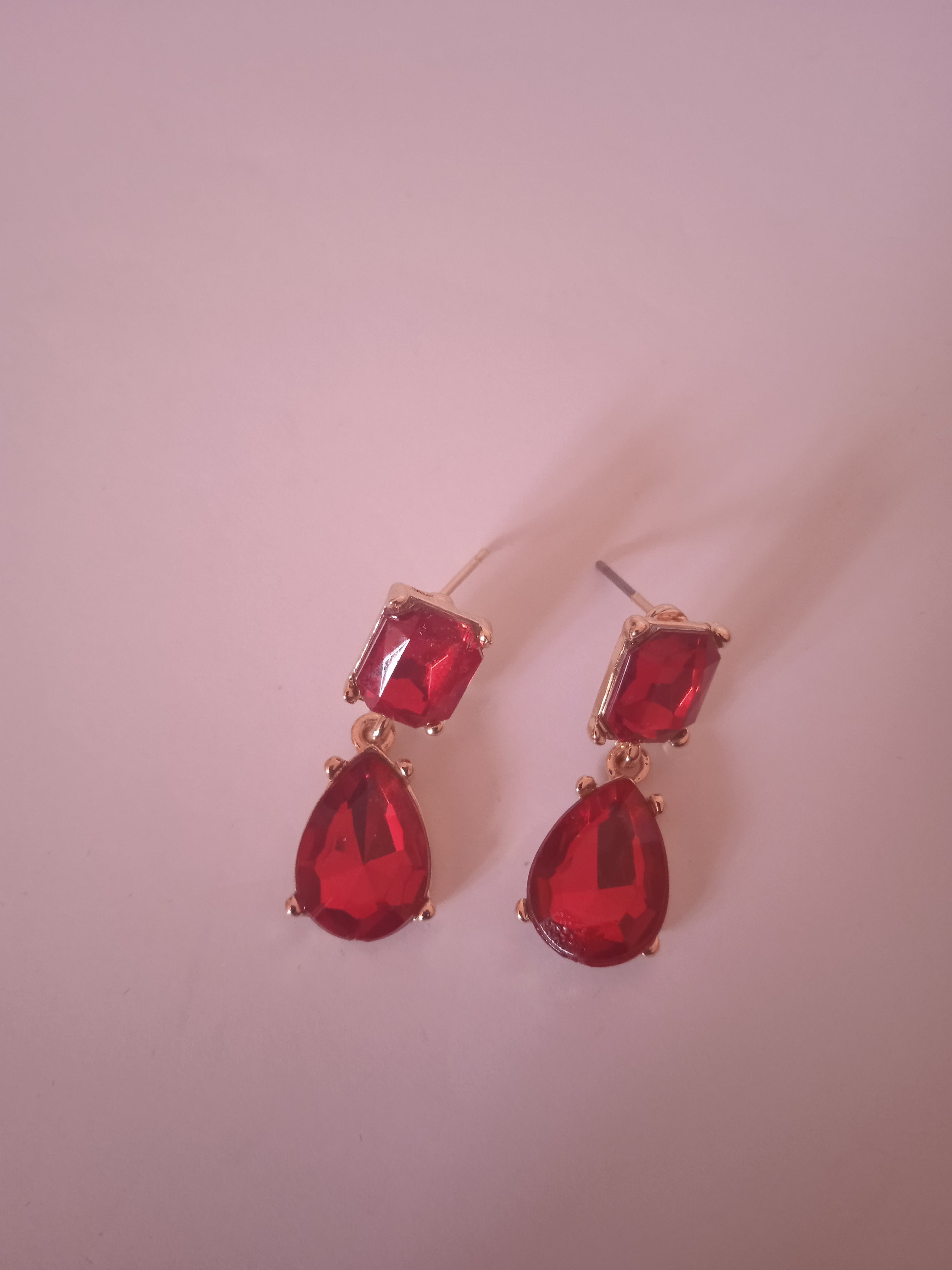 boucle d'oreille femme élégante chic, rouge, rose, vert, bleu, noir