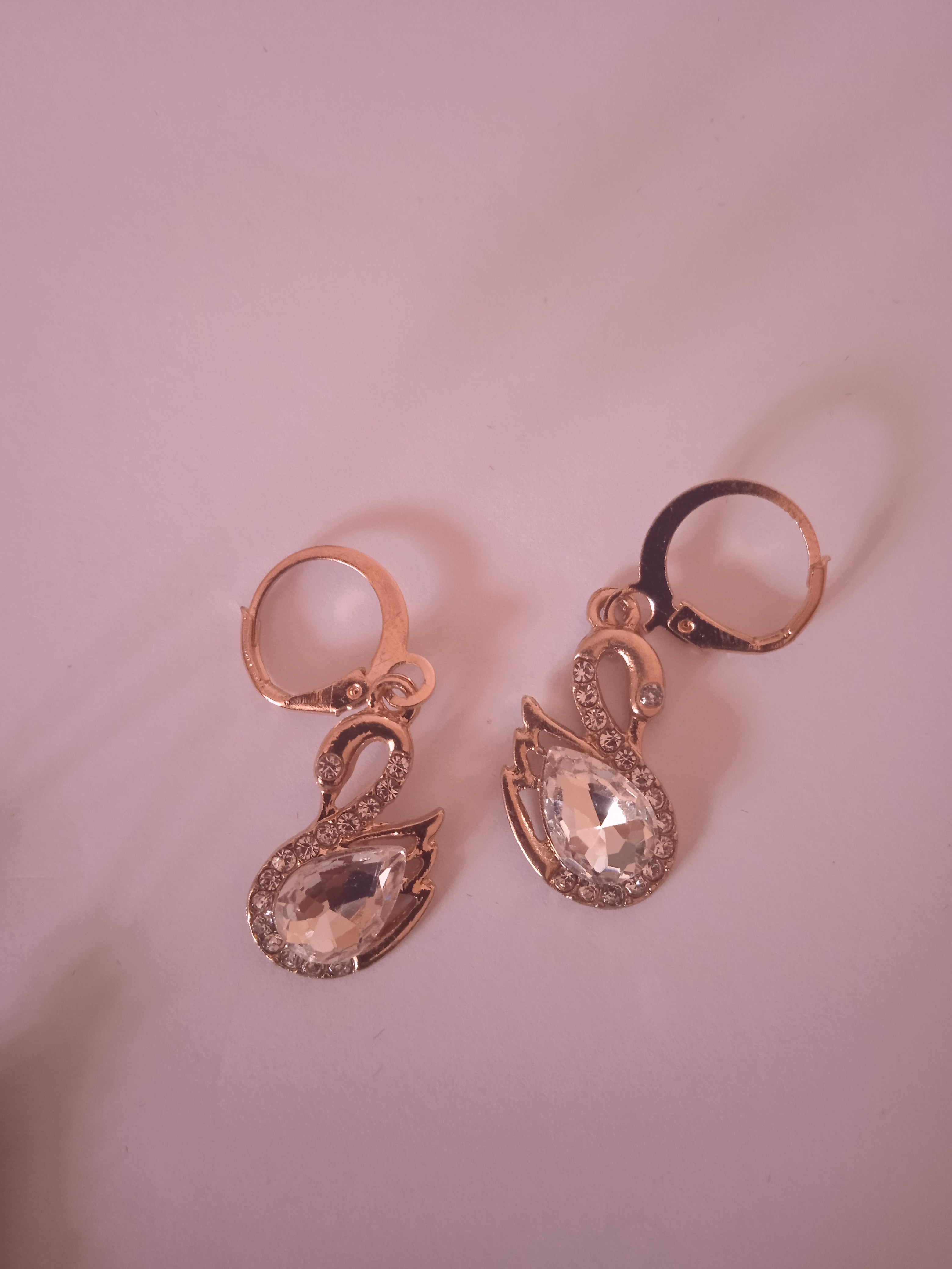 boucle d'oreille femme blanc doré chic