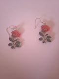 boucle d'oreille femme rose fleur rouge et feuille verte