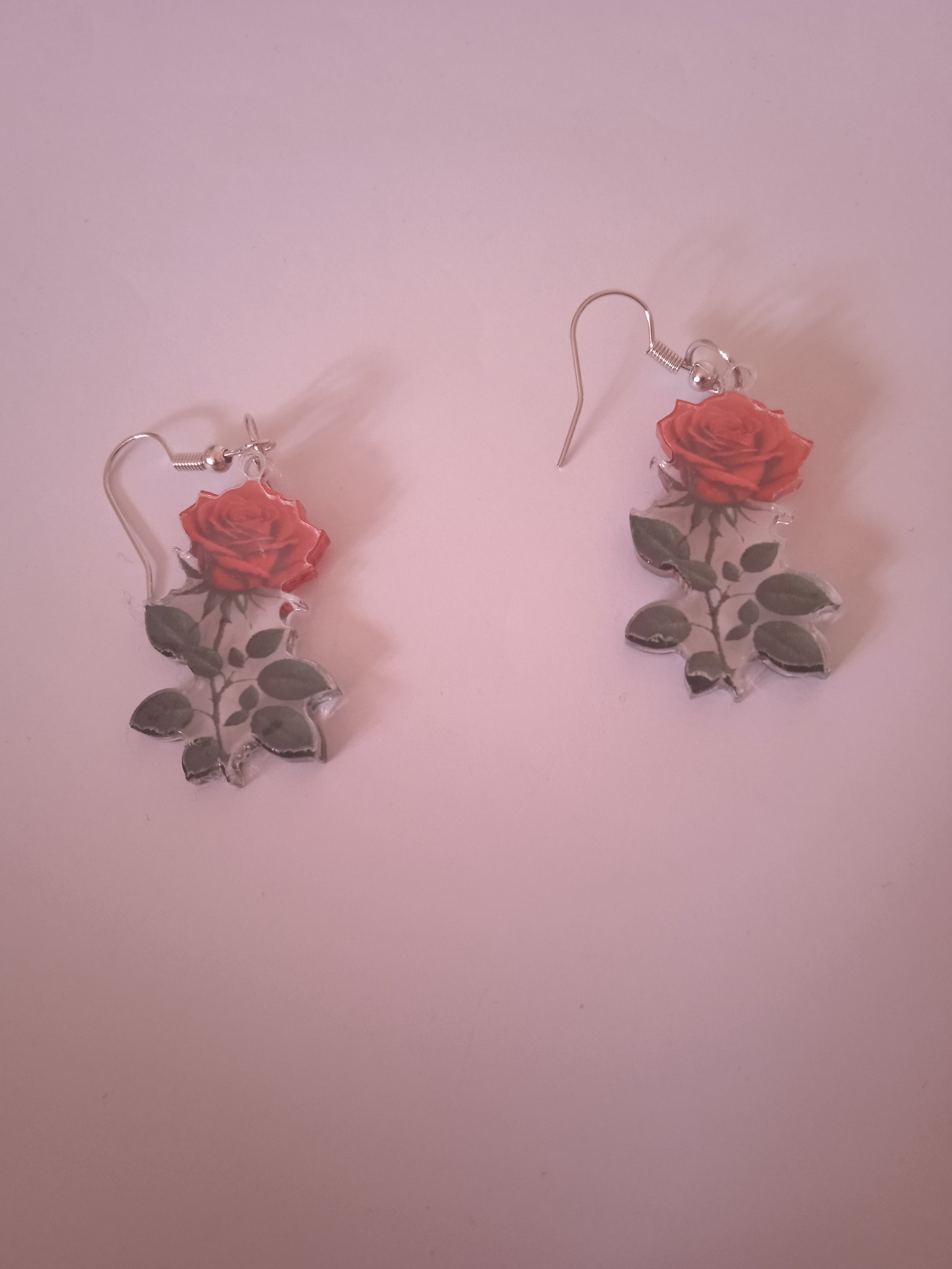 boucle d'oreille femme rose fleur rouge et feuille verte