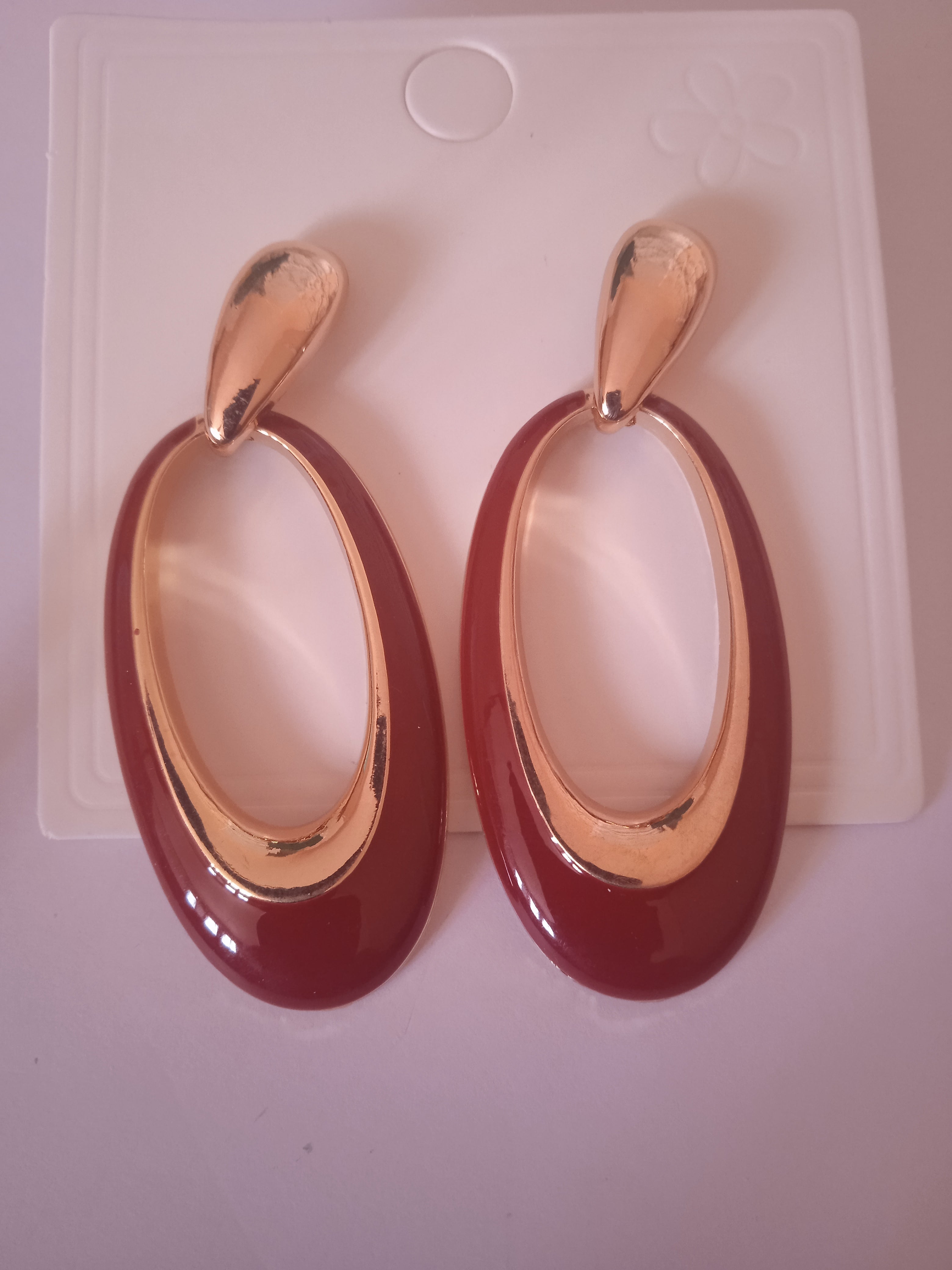 boucle d'oreille rouge et doré femme élégante