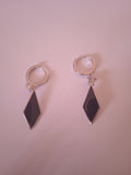 boucle d'oreille violet en triangle acier femme élégante