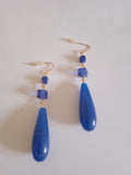 boucle d'oreille femme bleu allongée