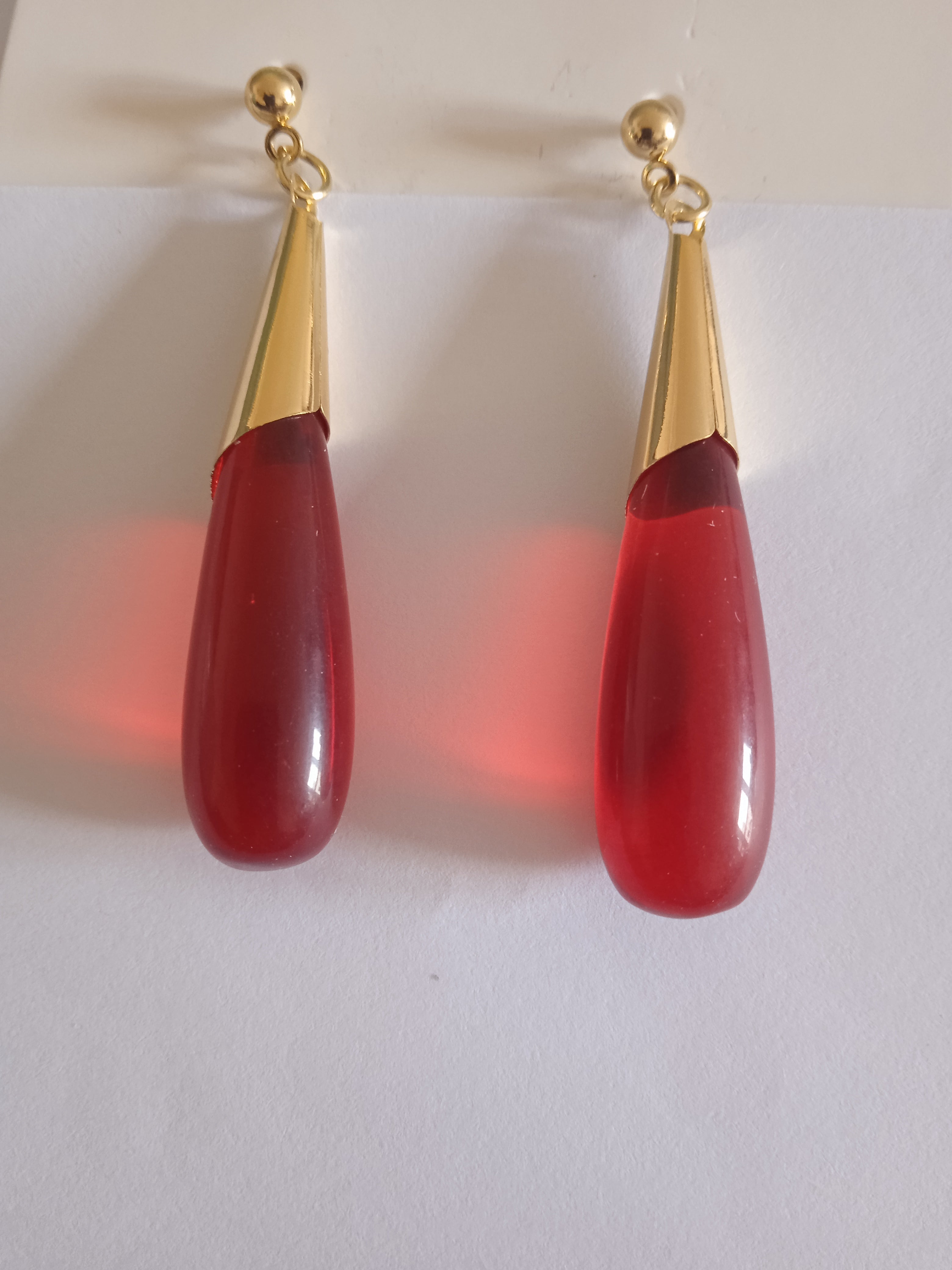 Boucle d'Oreille Femme Allongée Rouge Acier
