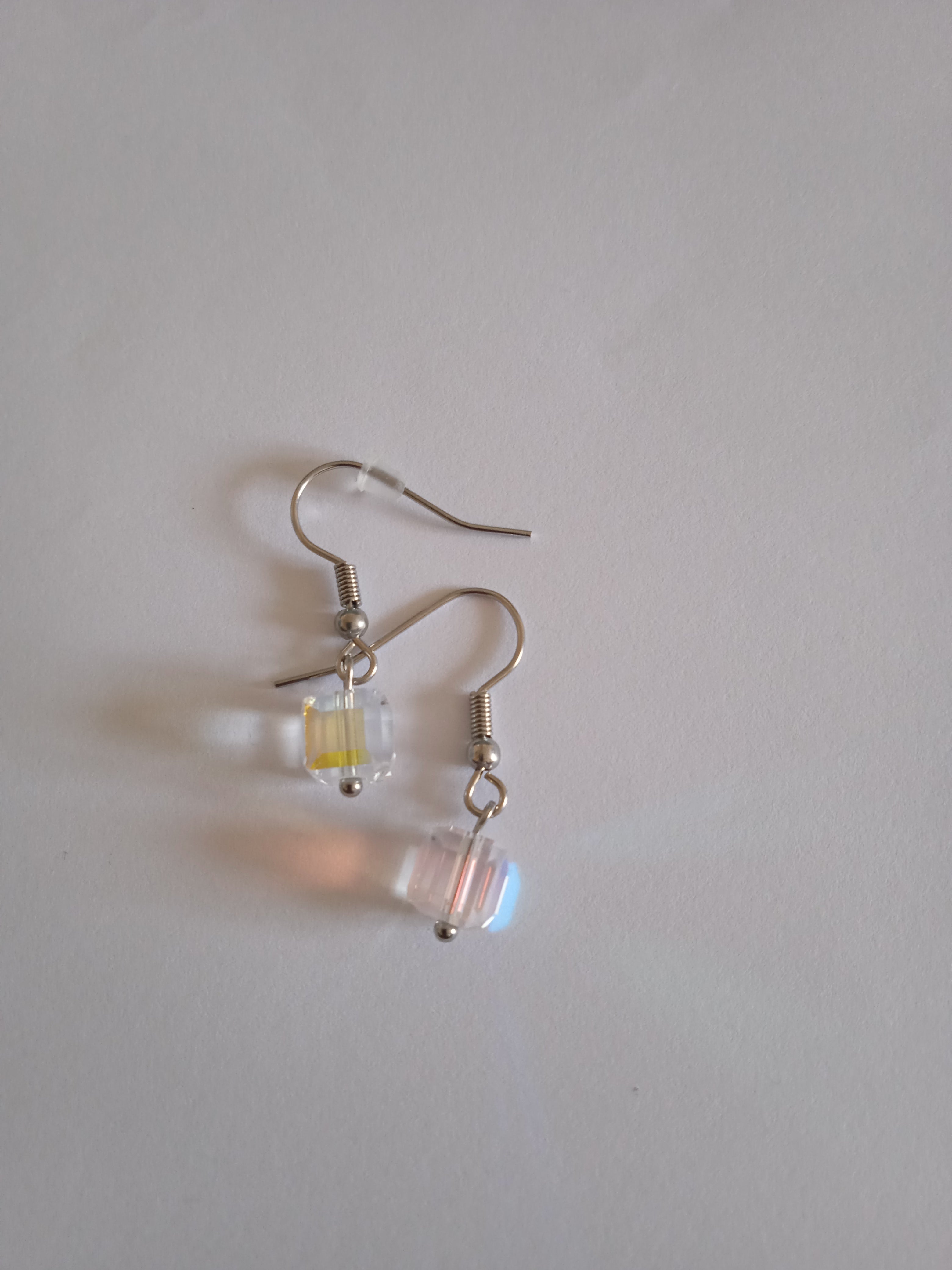 boucle d'oreille femme cube blanc acier