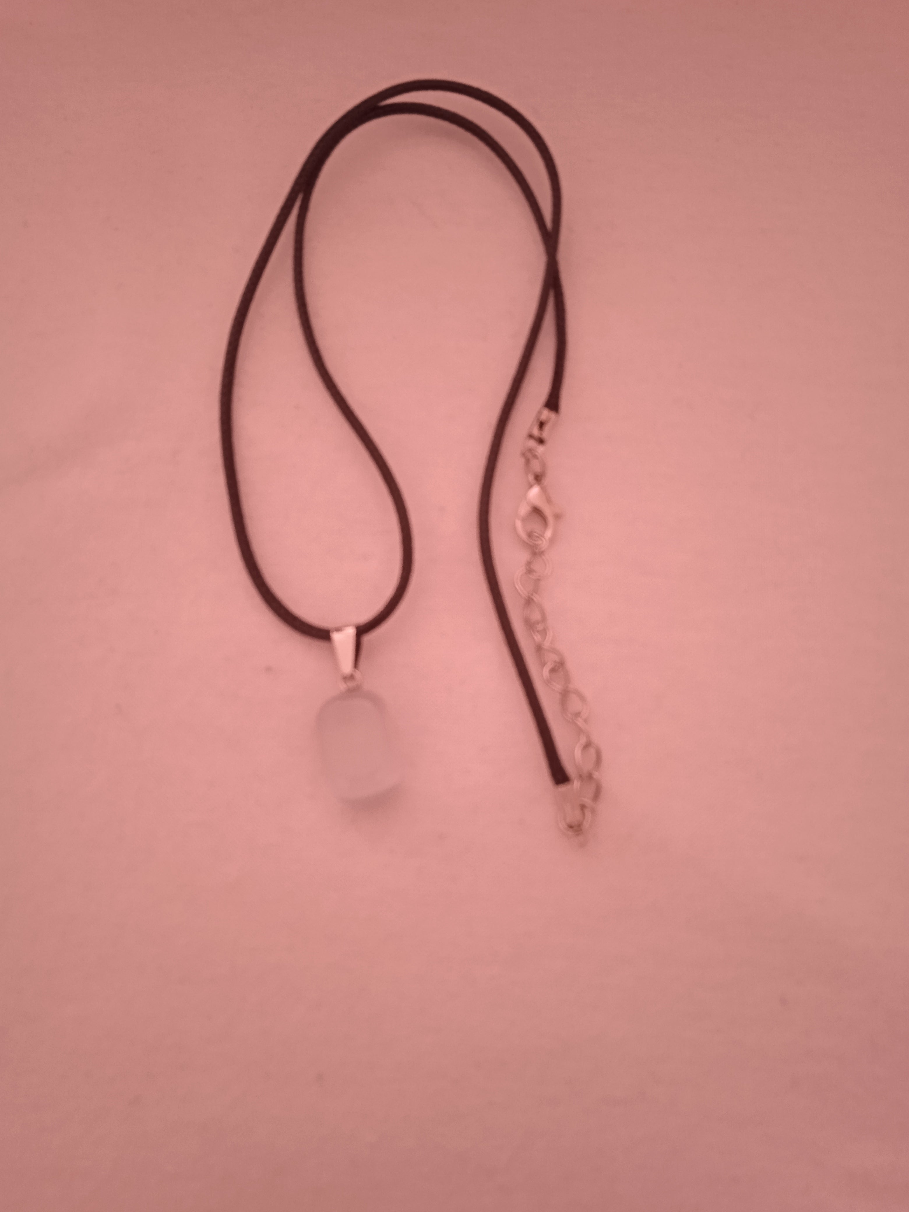 collier femme cordon noir acier + pendentif pierre blanc