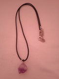 collier femme femme cordon noir acier pendentif pierre violet