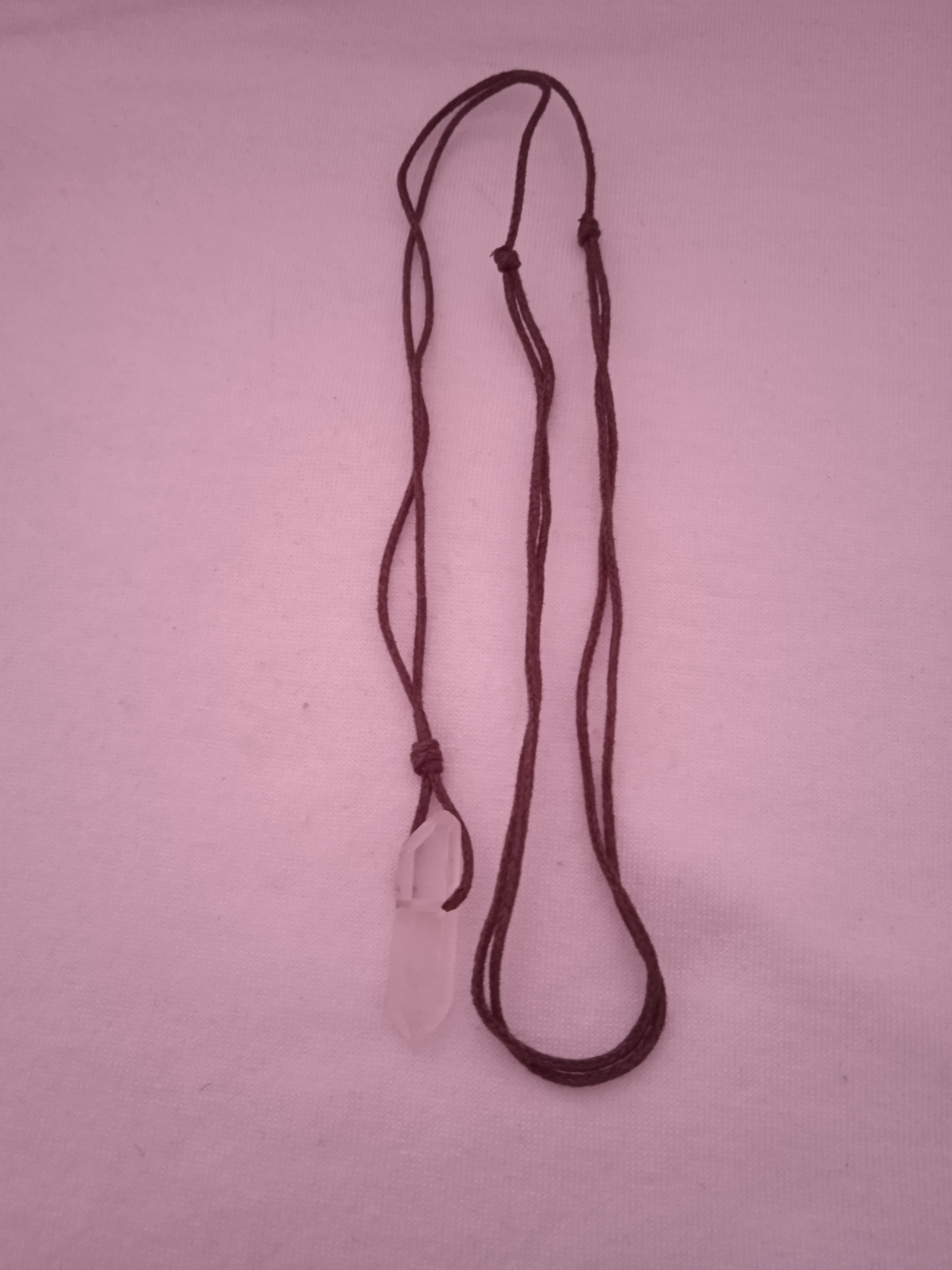 collier femme cordon marron ajustable raffinée pendentif pierre blanc allongée