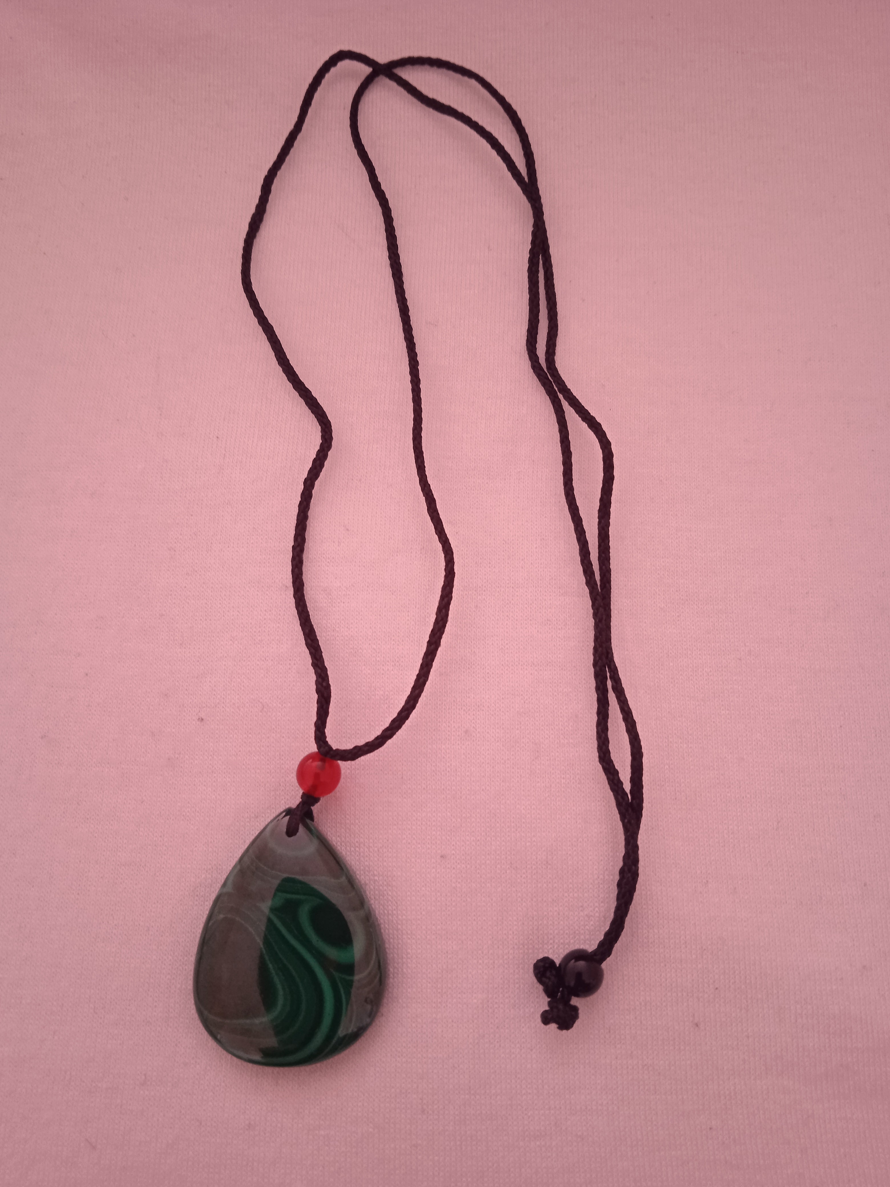 collier femme cordon marron raffinée marron pendentif cœur vert pastèque