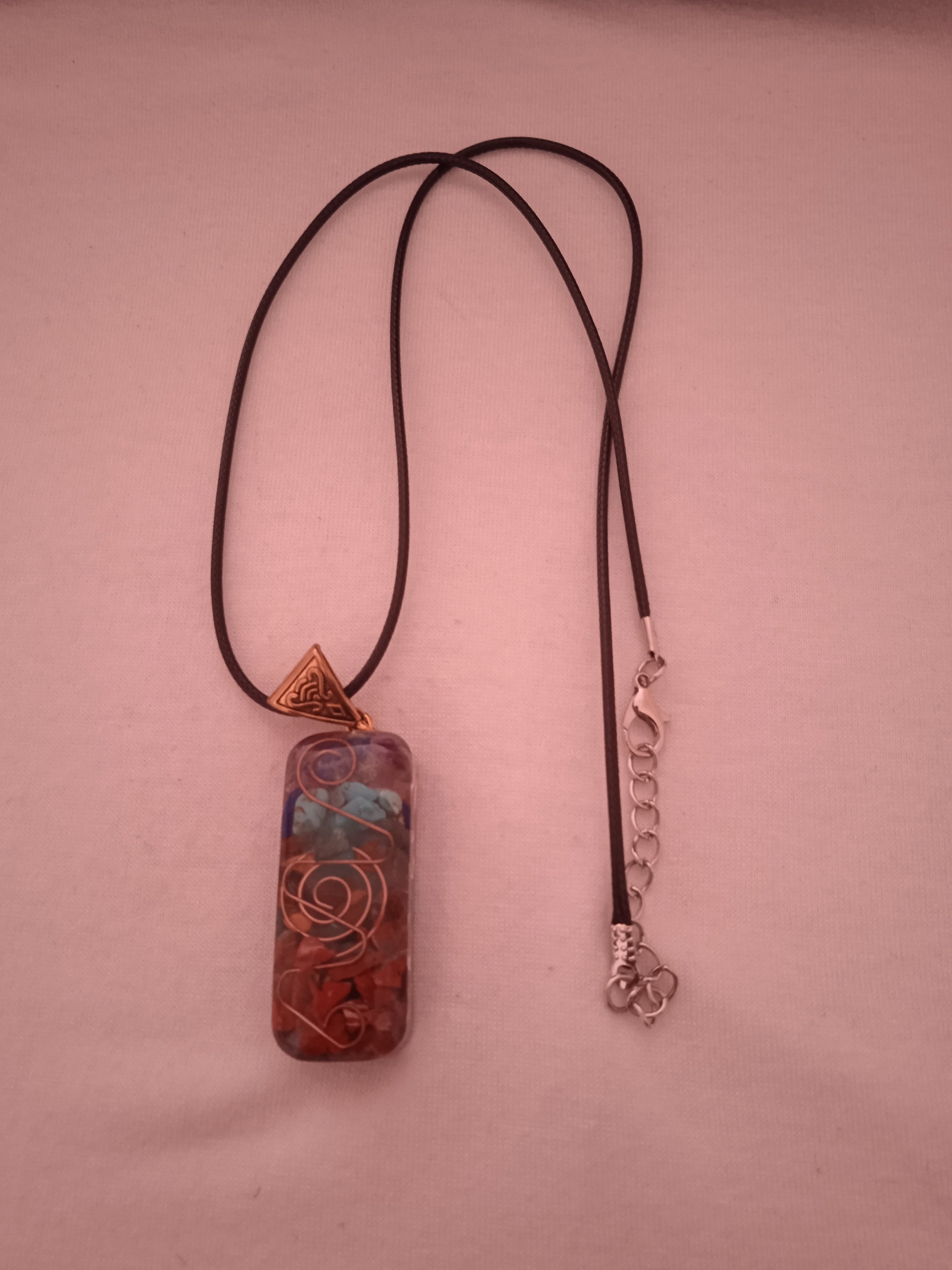 collier femme cordon noir acier pendentif floral méditerranée