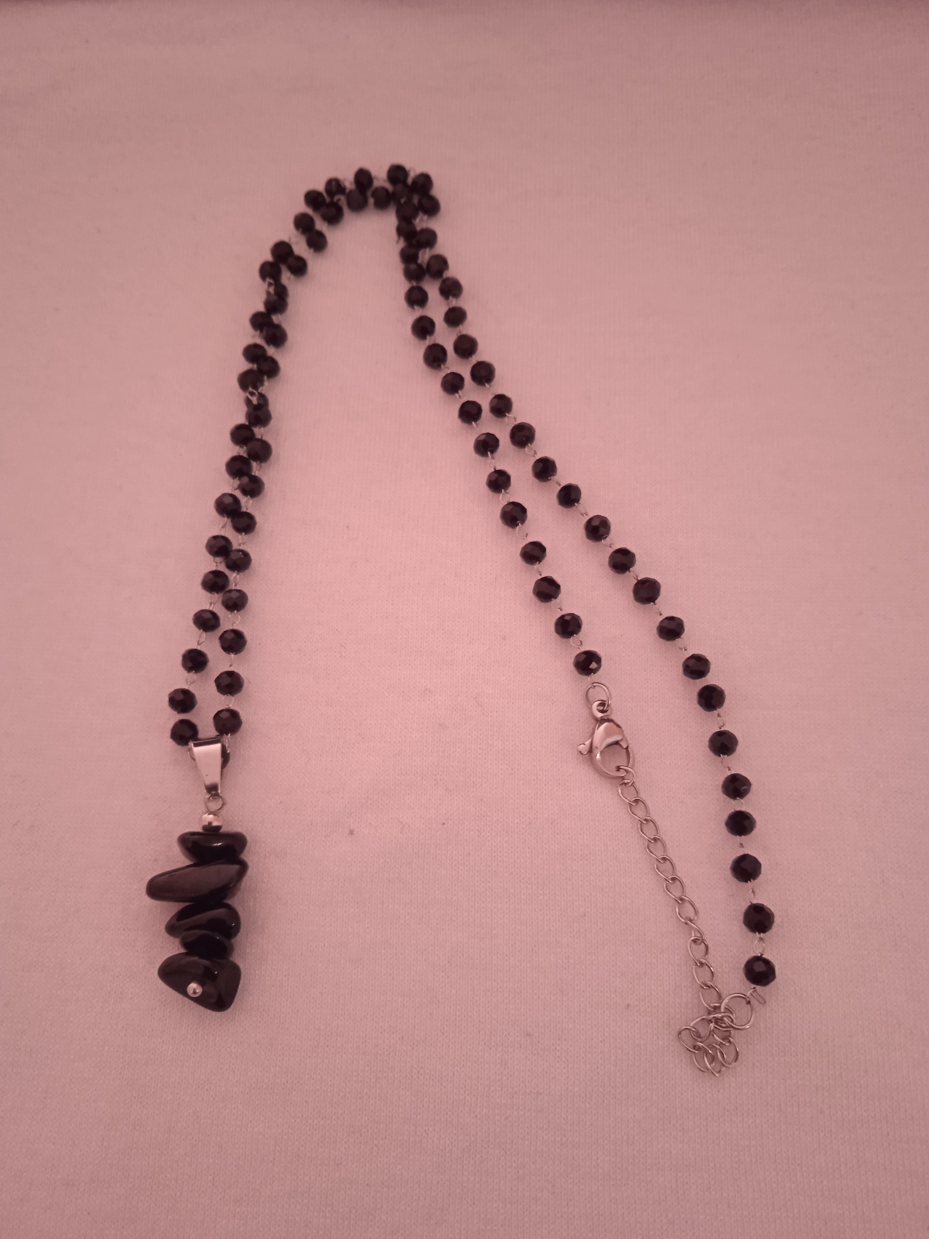 chaine femme pendentif noir en pierre acier