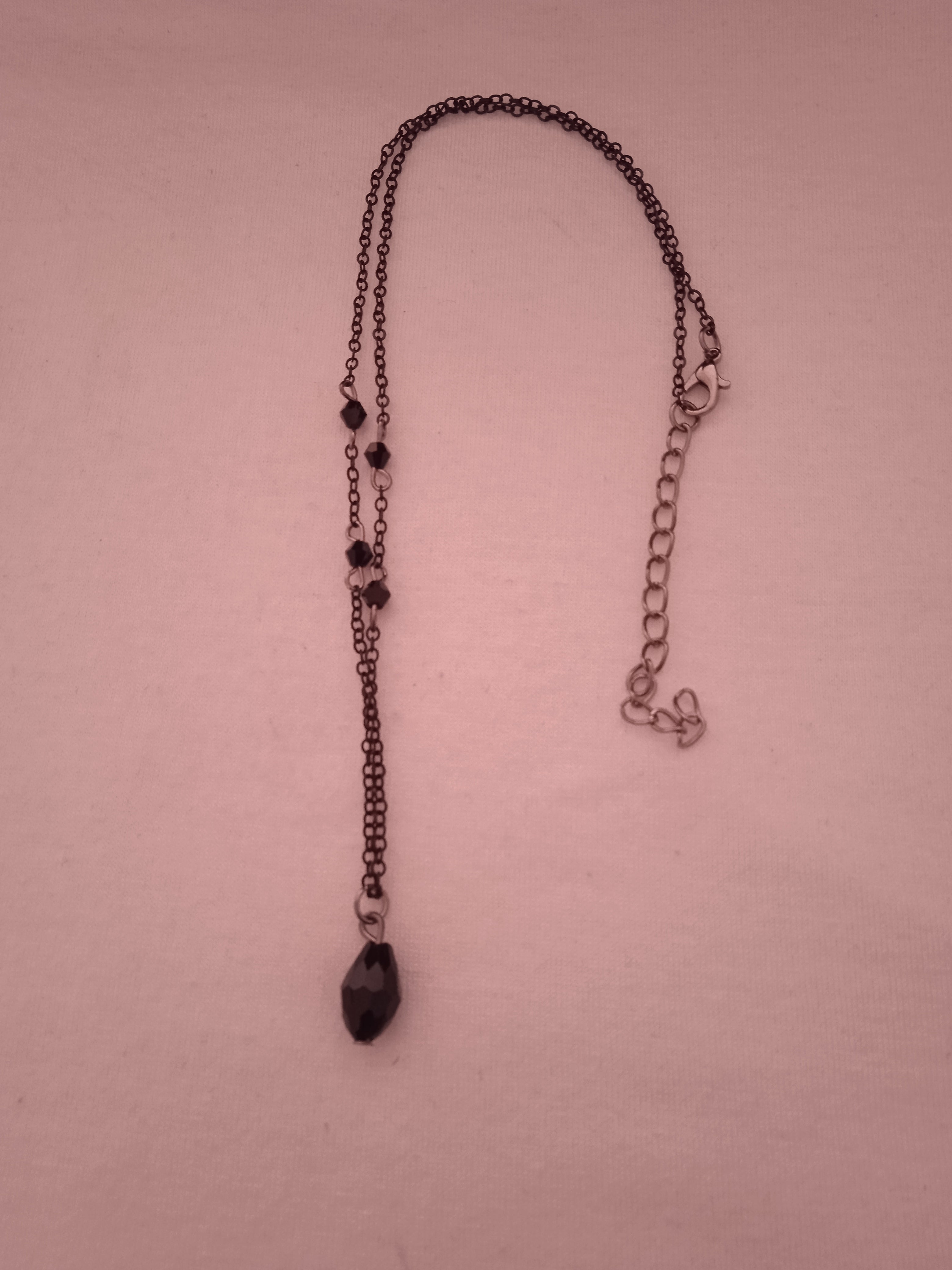 chaine femme noir pendentif élégant port a tout occasion