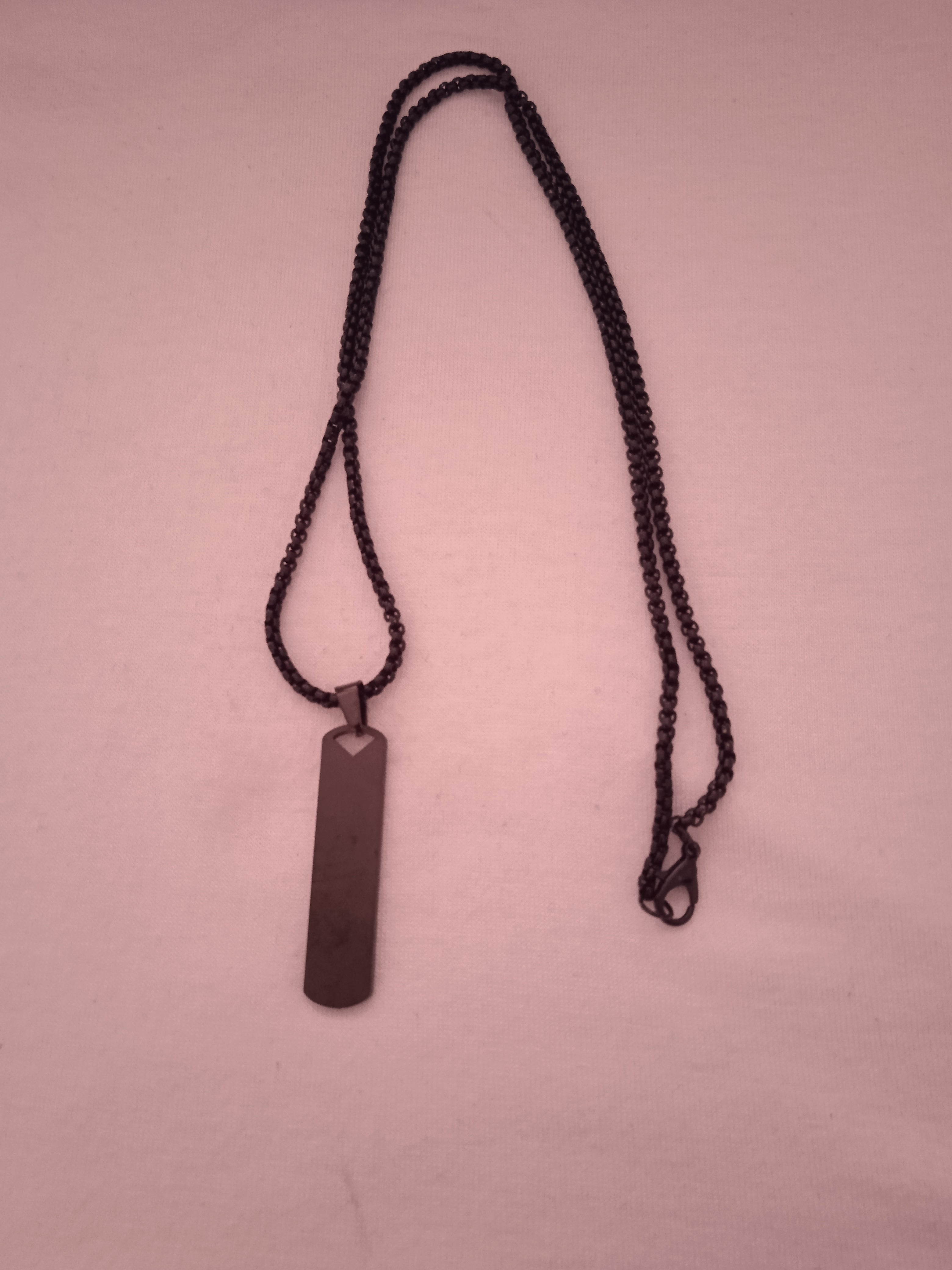 chaine homme noir pendentif noir long agréable à porter