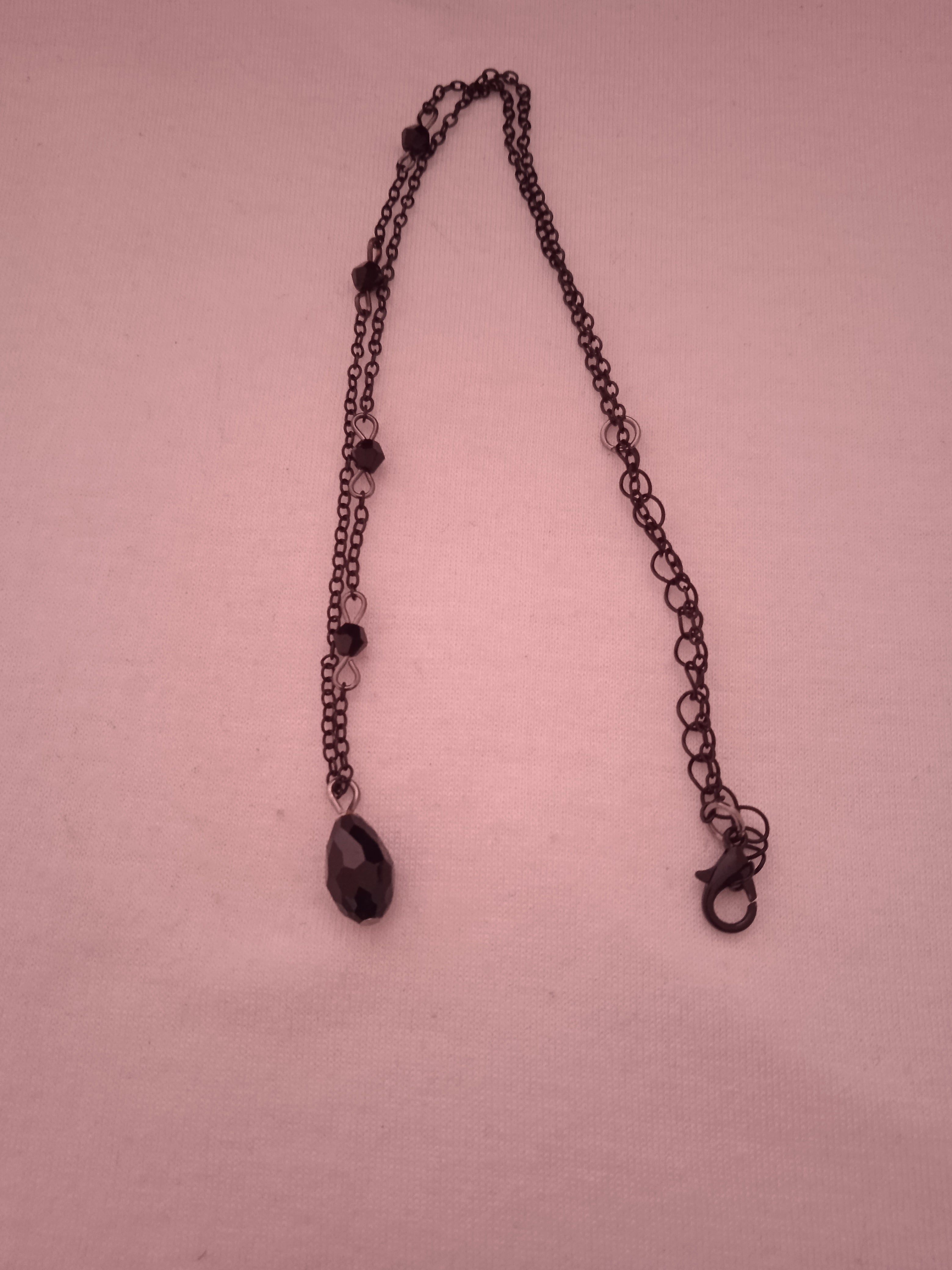 chaine femme noir prndentif pierre noir