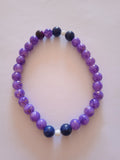 bracelet de cheville bleu marine foncé violet blanc