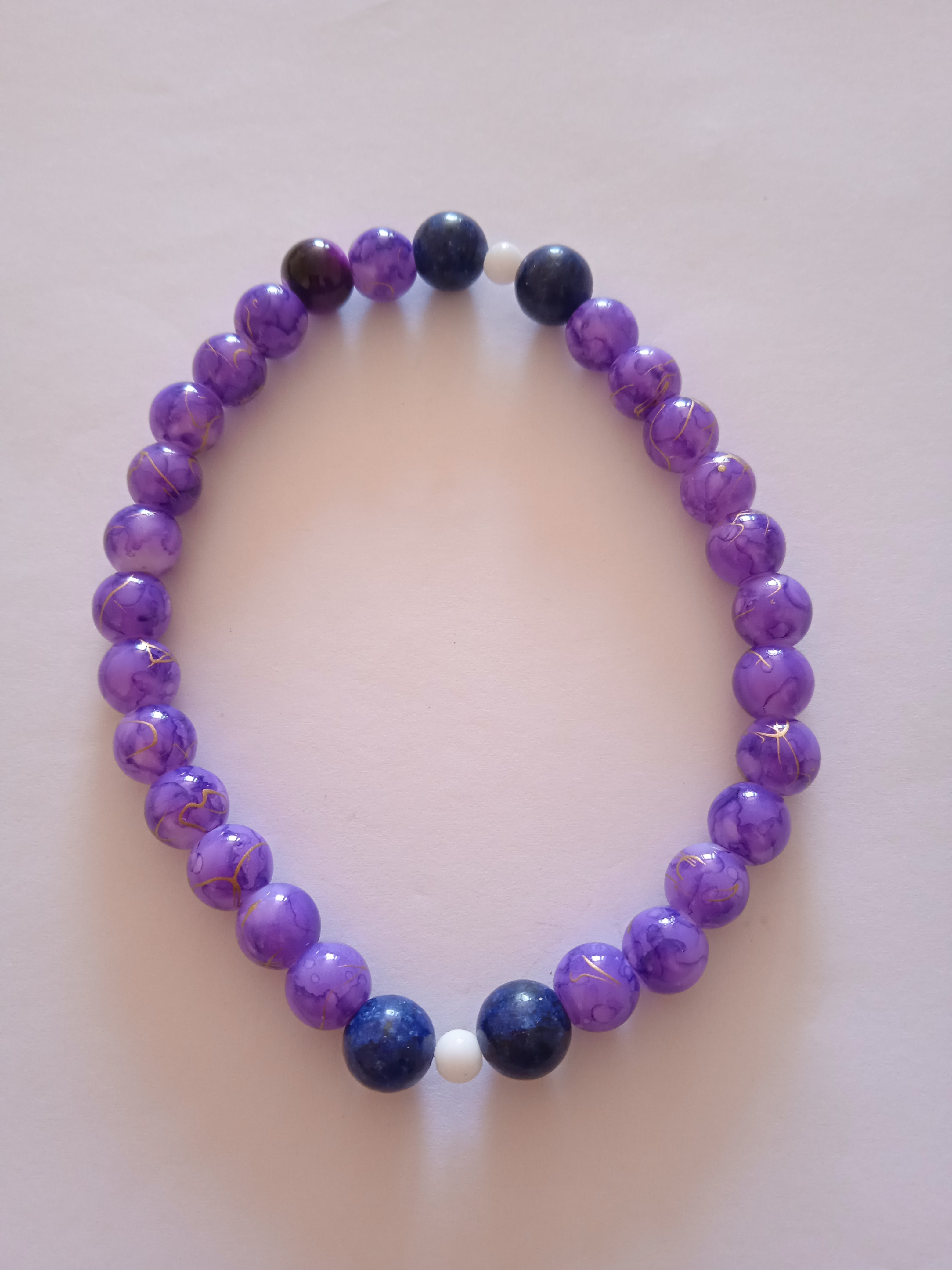 bracelet de cheville bleu marine foncé violet blanc