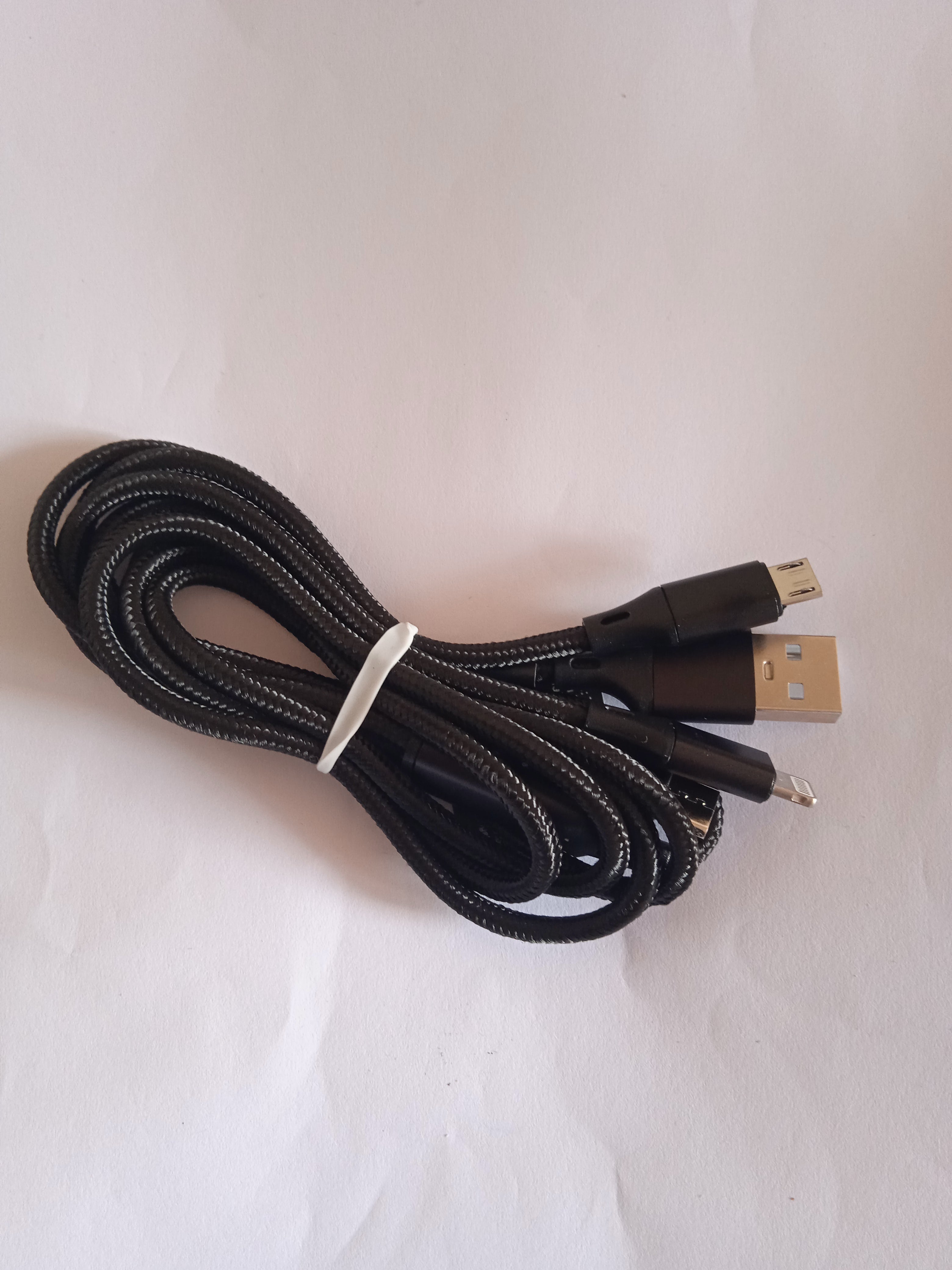 câbles de recharge portable téléphone + clé USB noir