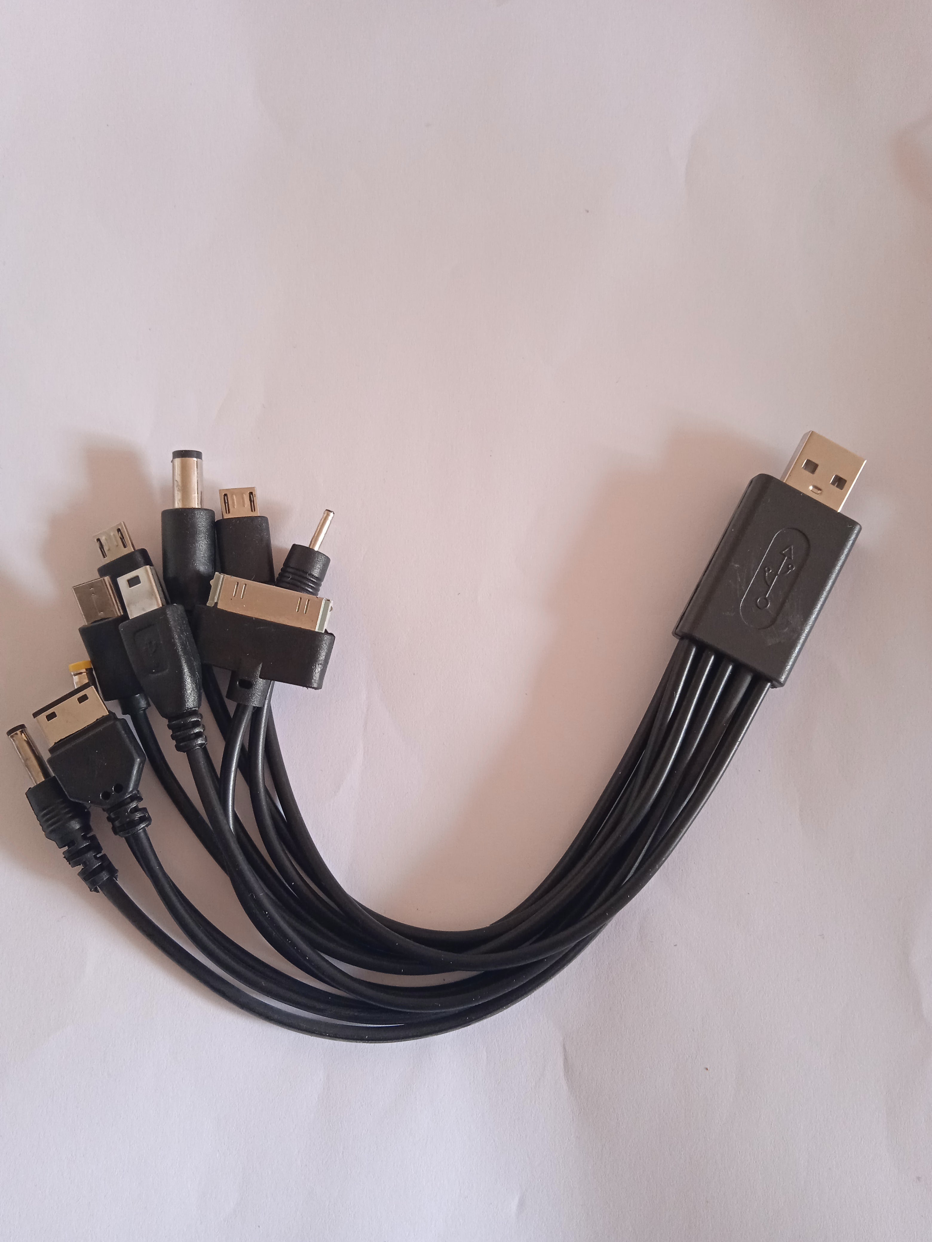 câbles multifonction + clé USB noir