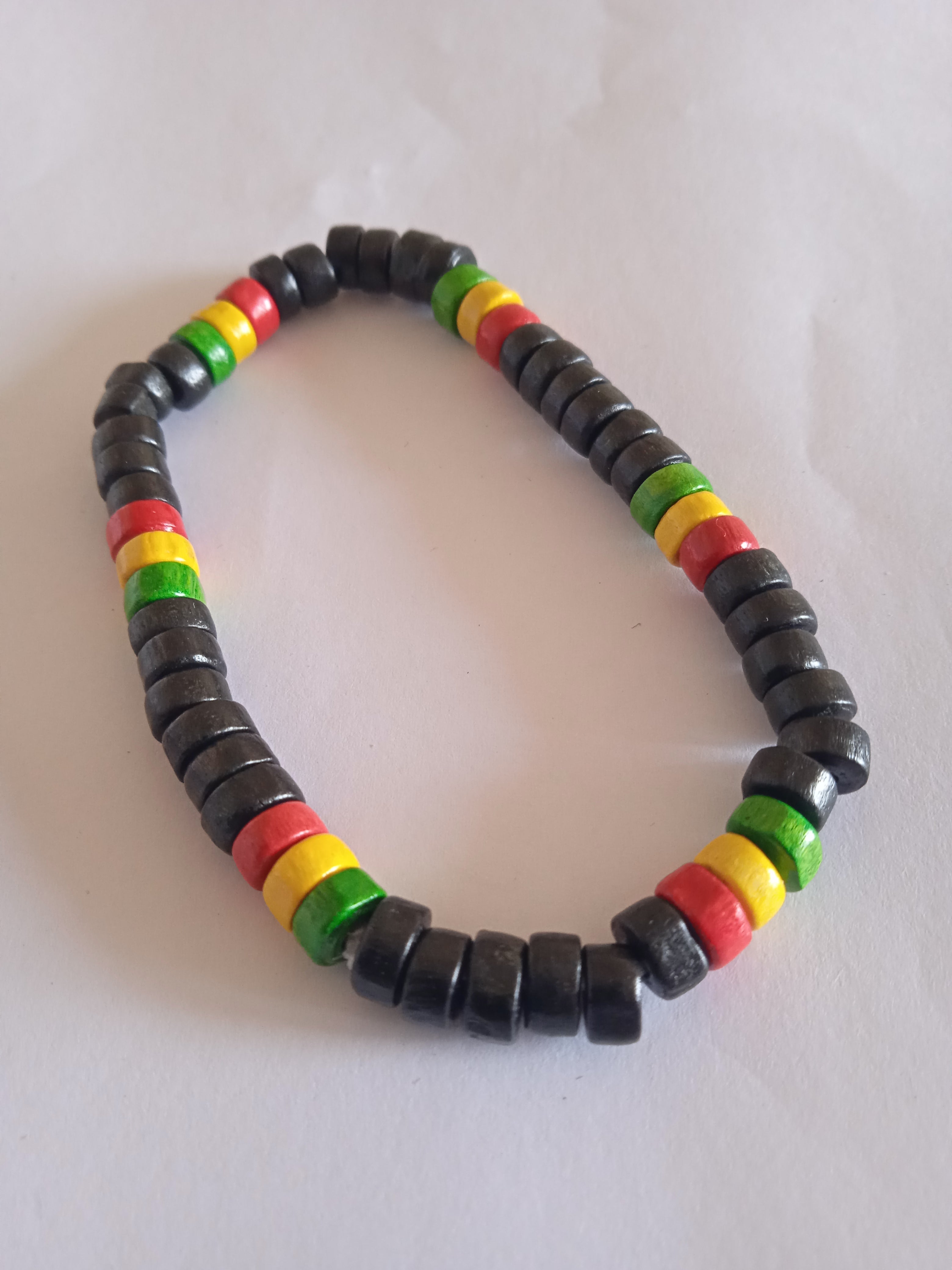 bracelet mixte jamaïcain reposant
