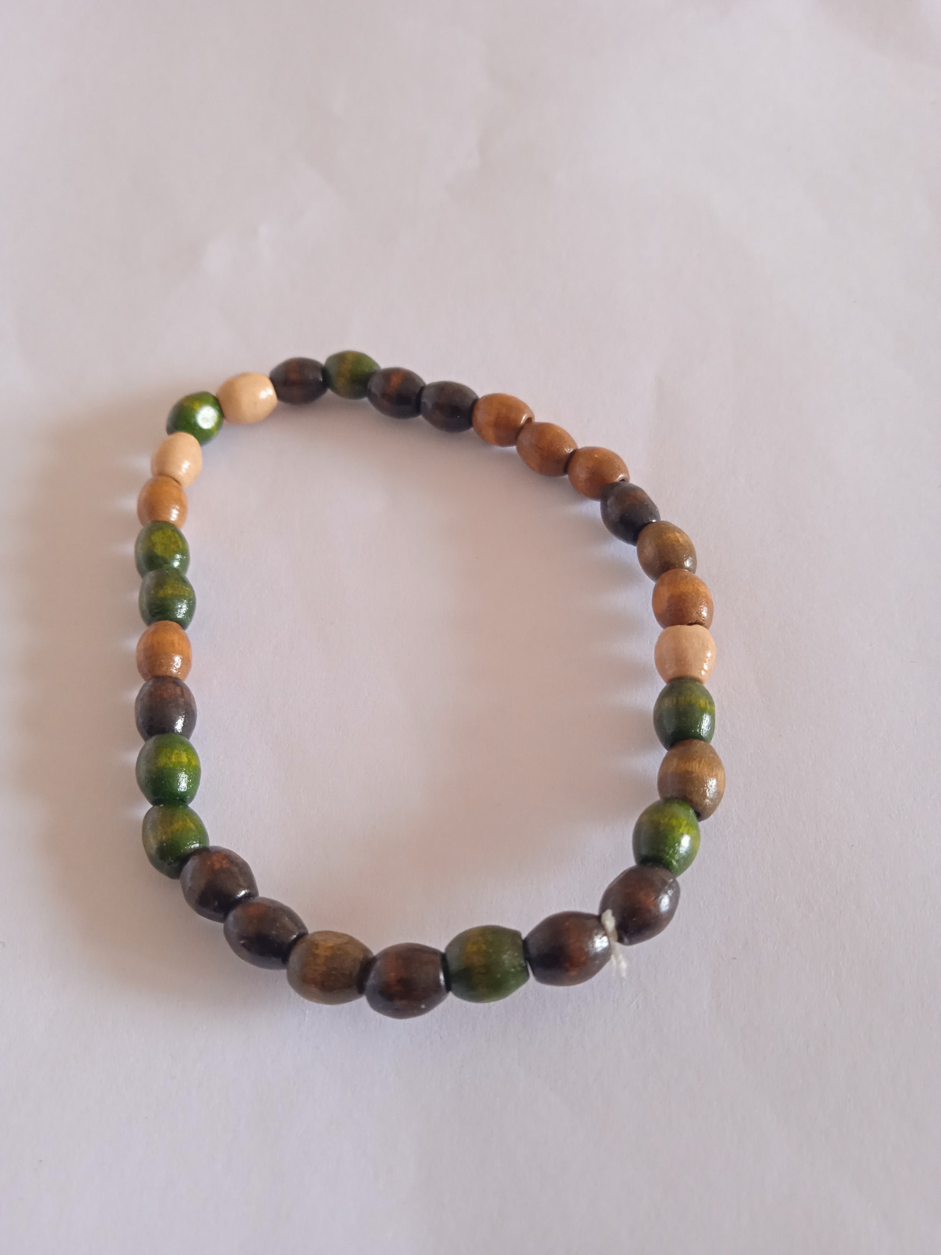 bracelet en bois marron