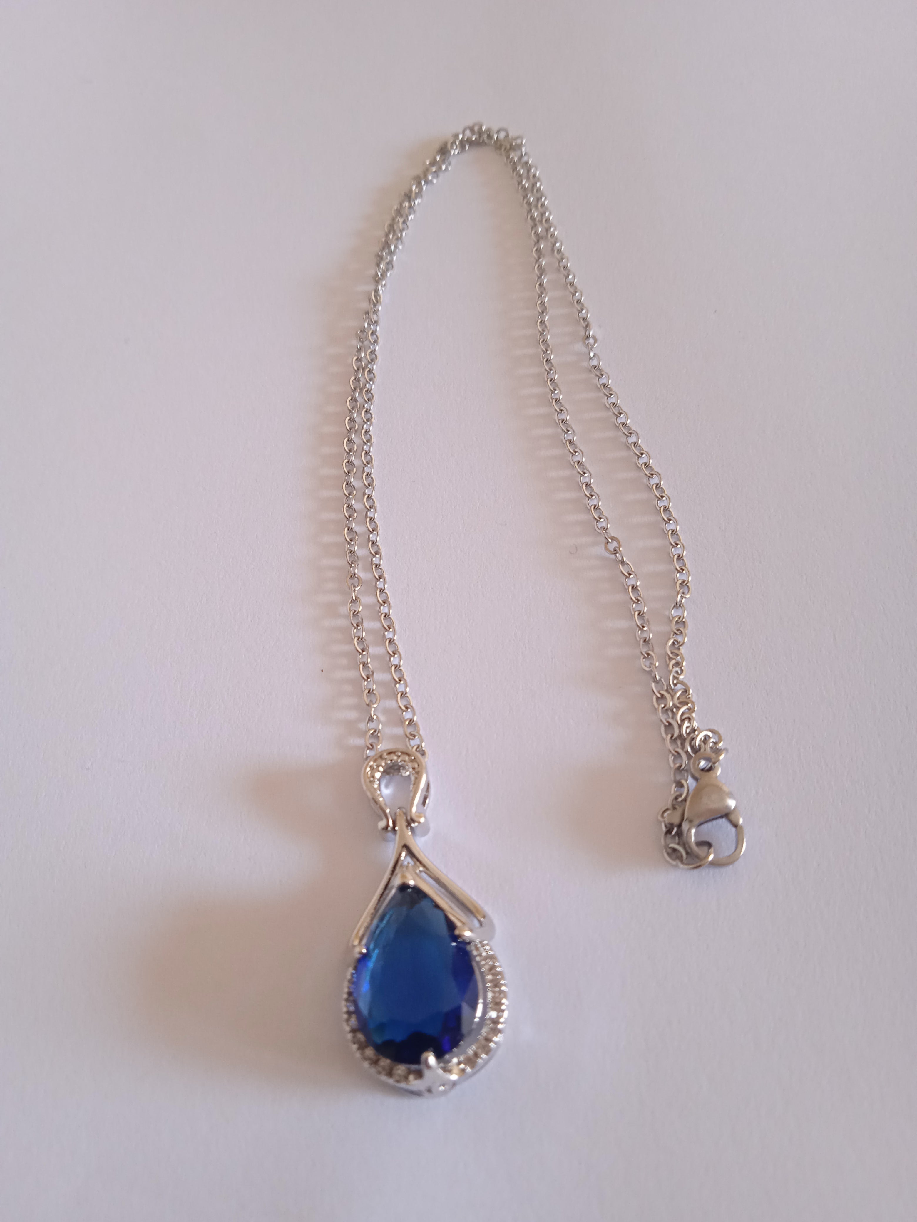 l'ensemble chaine femme pendentif bleu acier