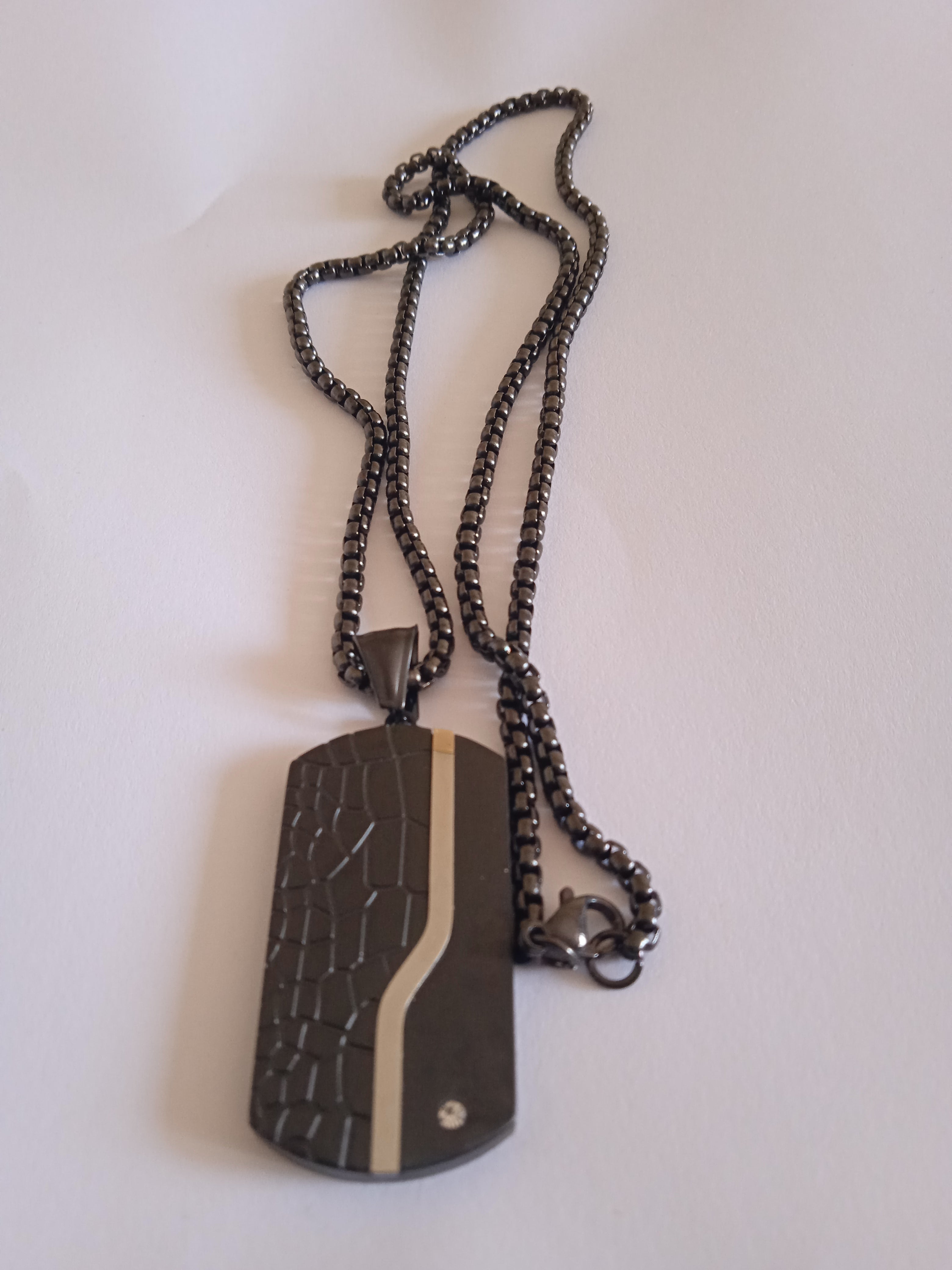 chaine homme pendentif table noir & blanc acier