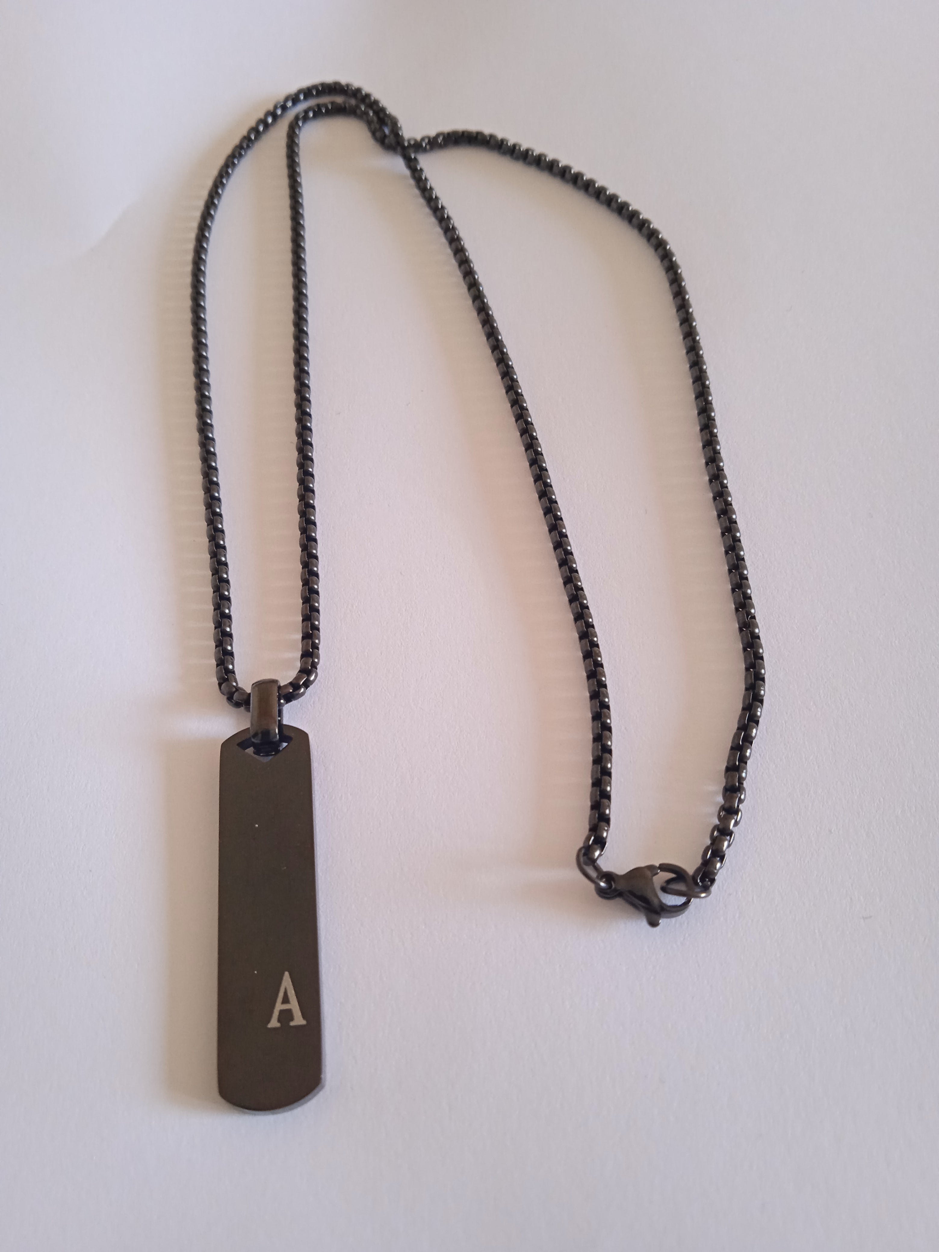 l'ensemble collier homme initial pendentif noir acier