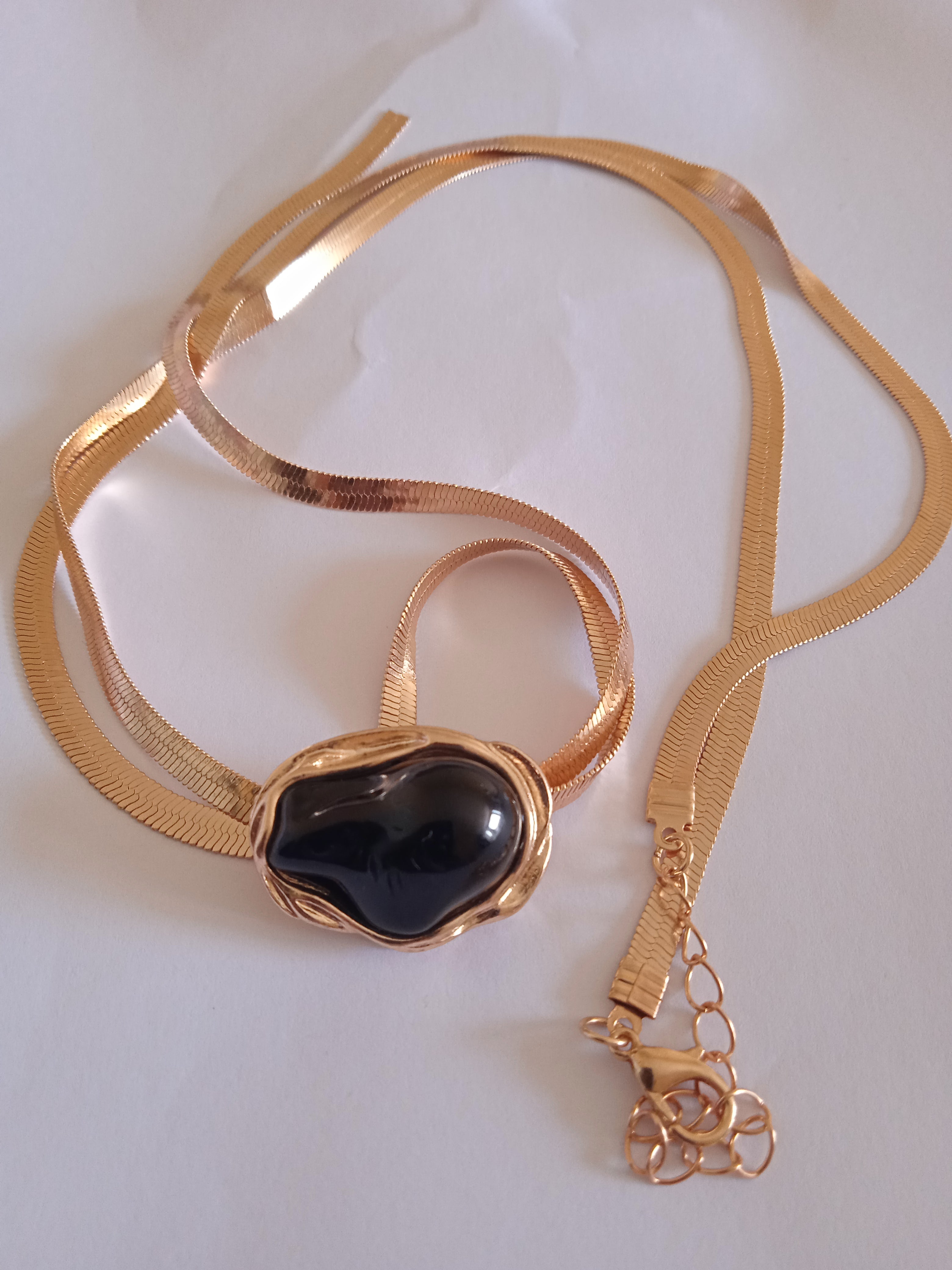 collier femme doré pendentif pierre noir acier doré