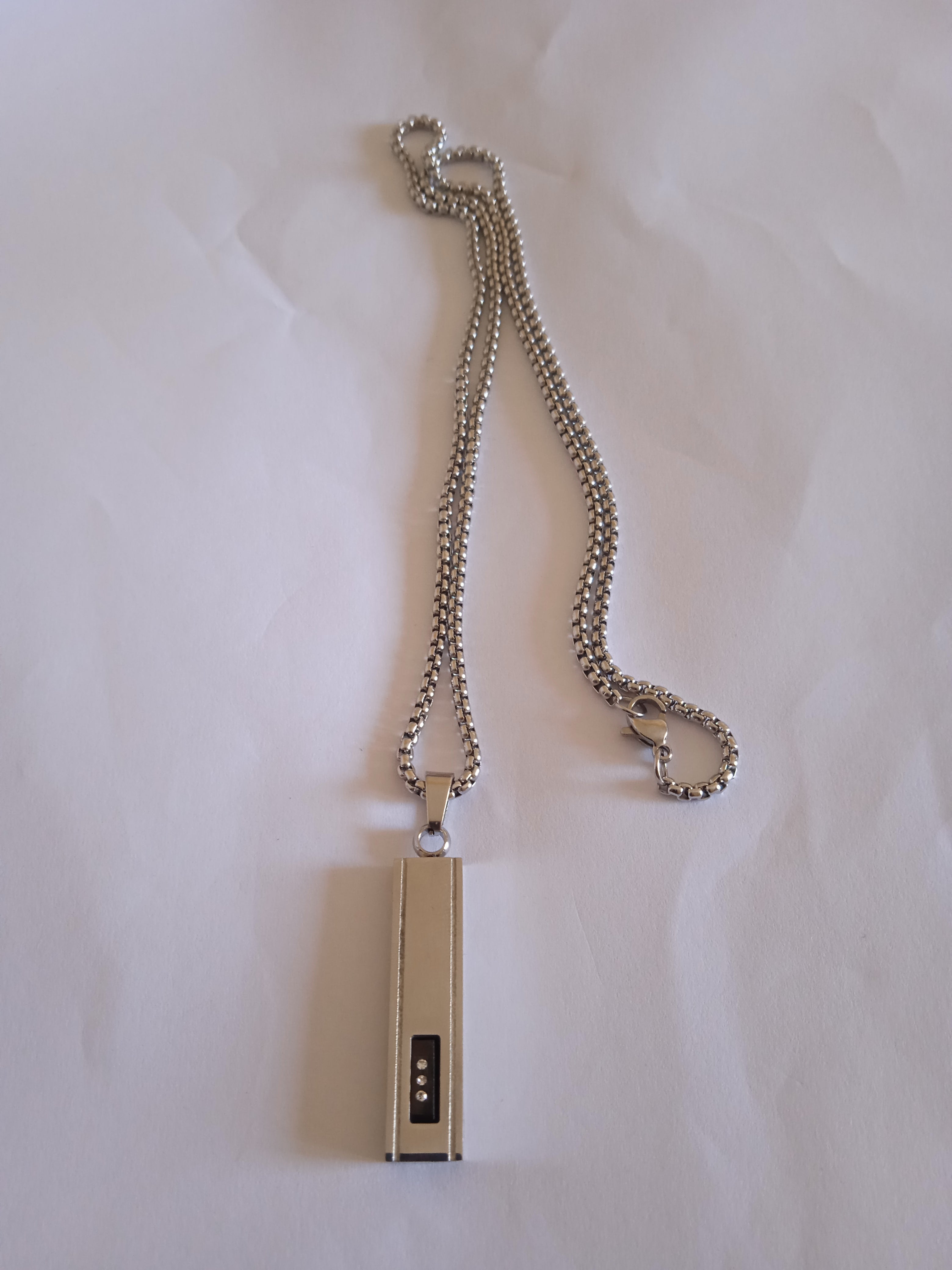 chaine homme tressé pendentif pierre blanc acier